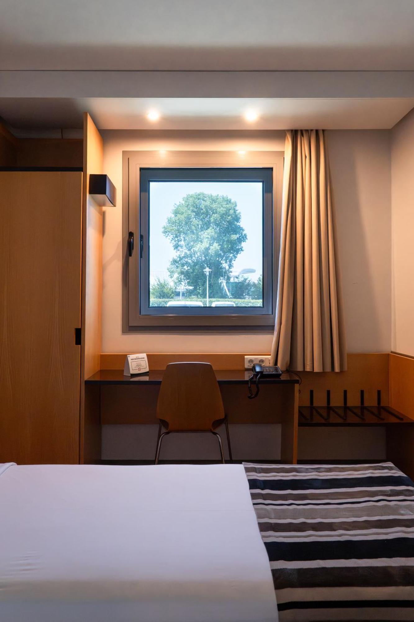 Standard Twin Room,1722937532:JPEG