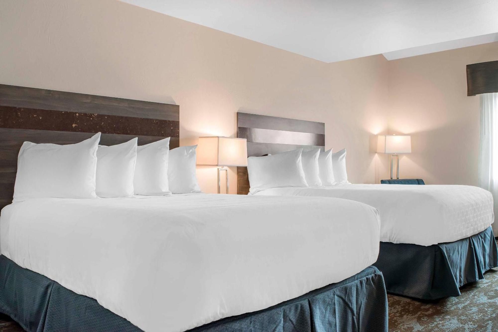 Queen Room with Two Queen Beds - Non-Smoking,1722937704:JPEG