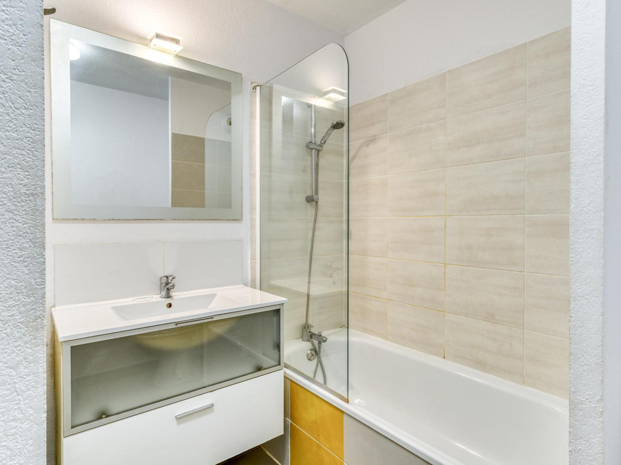 One-Bedroom Apartment Air-Conditioning