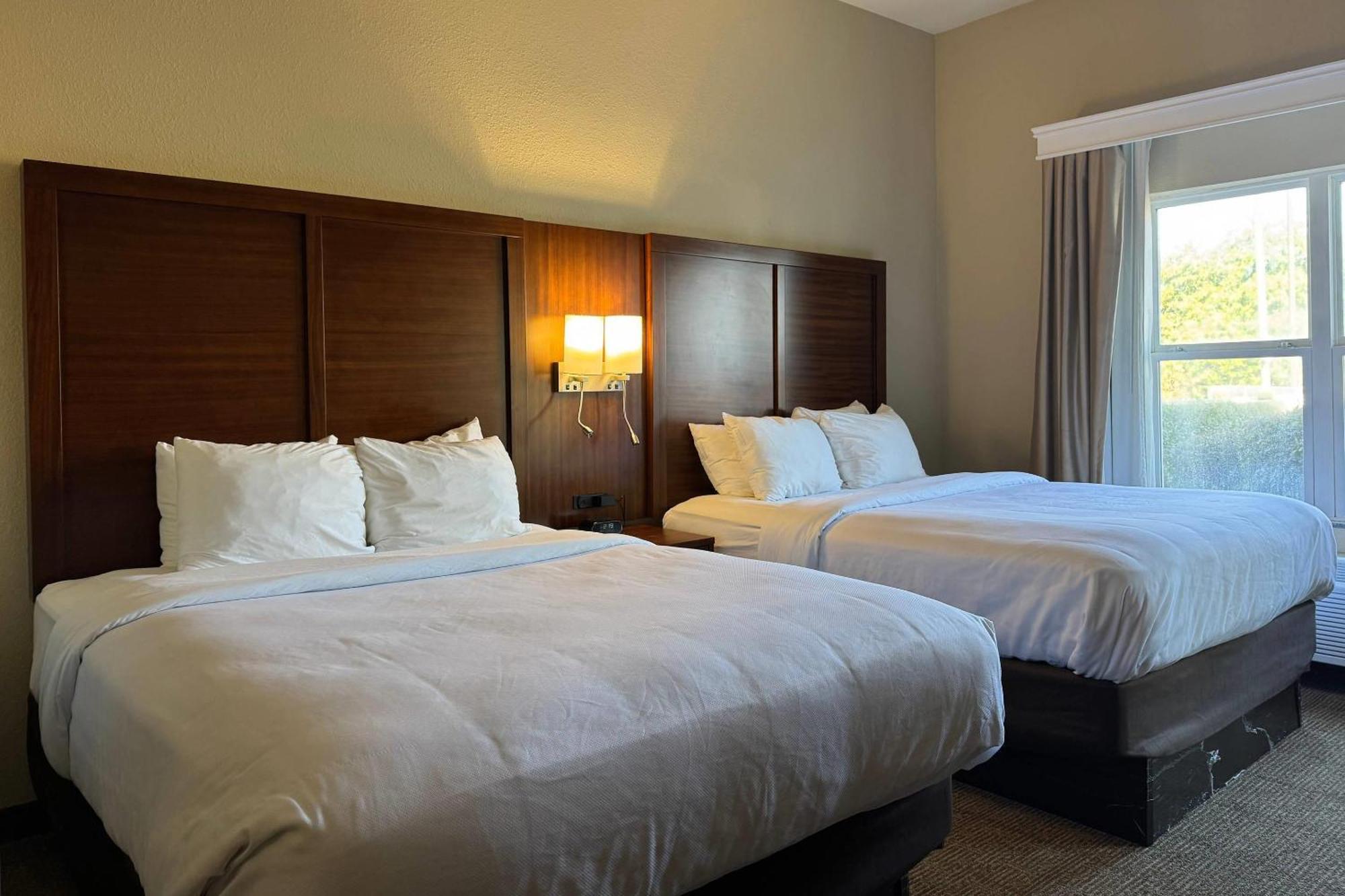 Queen Suite 2 Queen Beds Non-Smoking