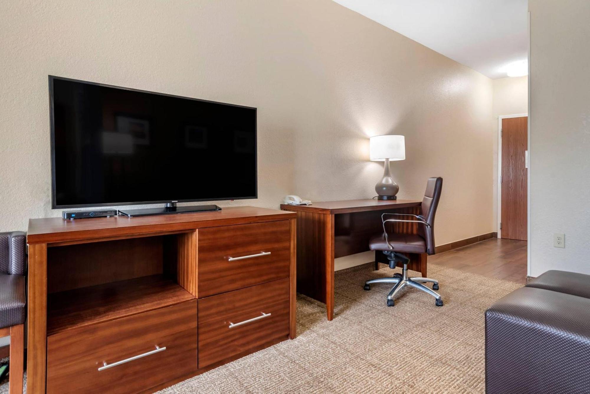 King Suite Accessible or Non-Smoking