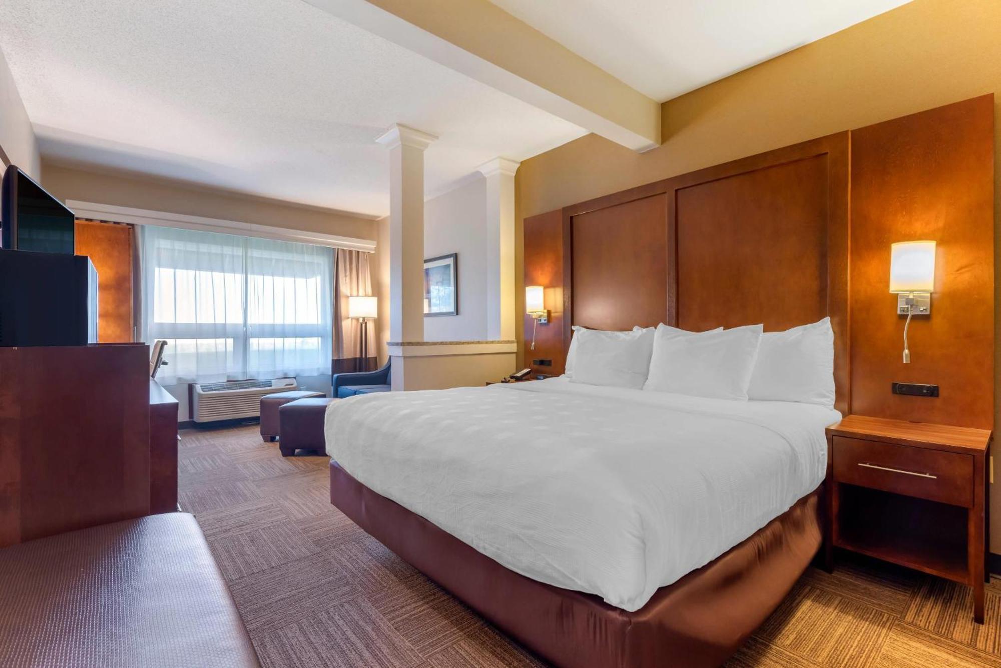 King Suite - Non-Smoking - City View,1722952690:JPEG