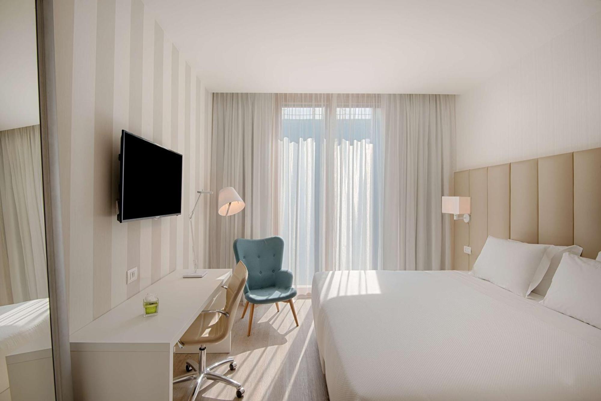 Standard Double or Twin Room Partial Side View
