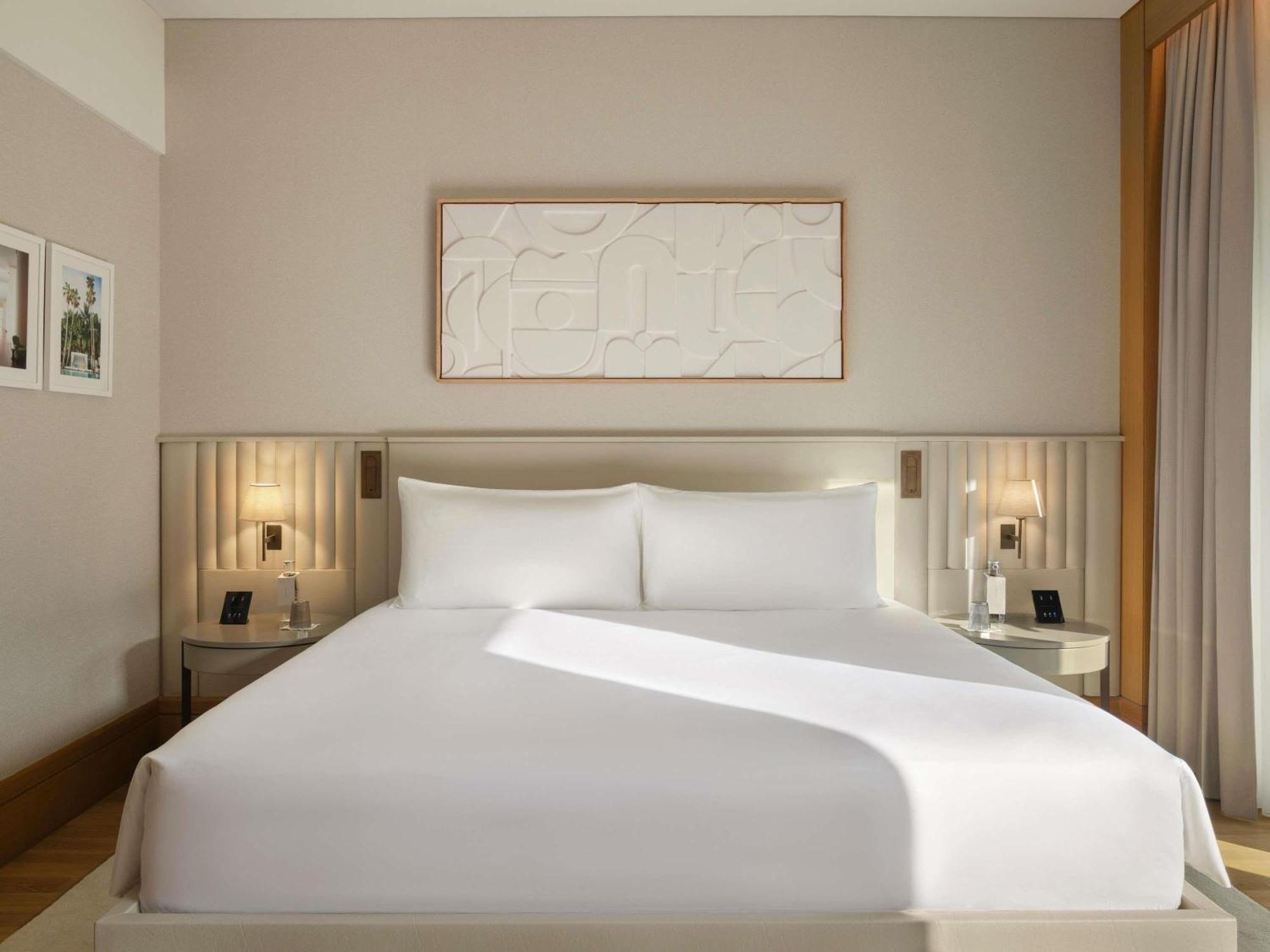 Rising Light Guestroom with Sea View