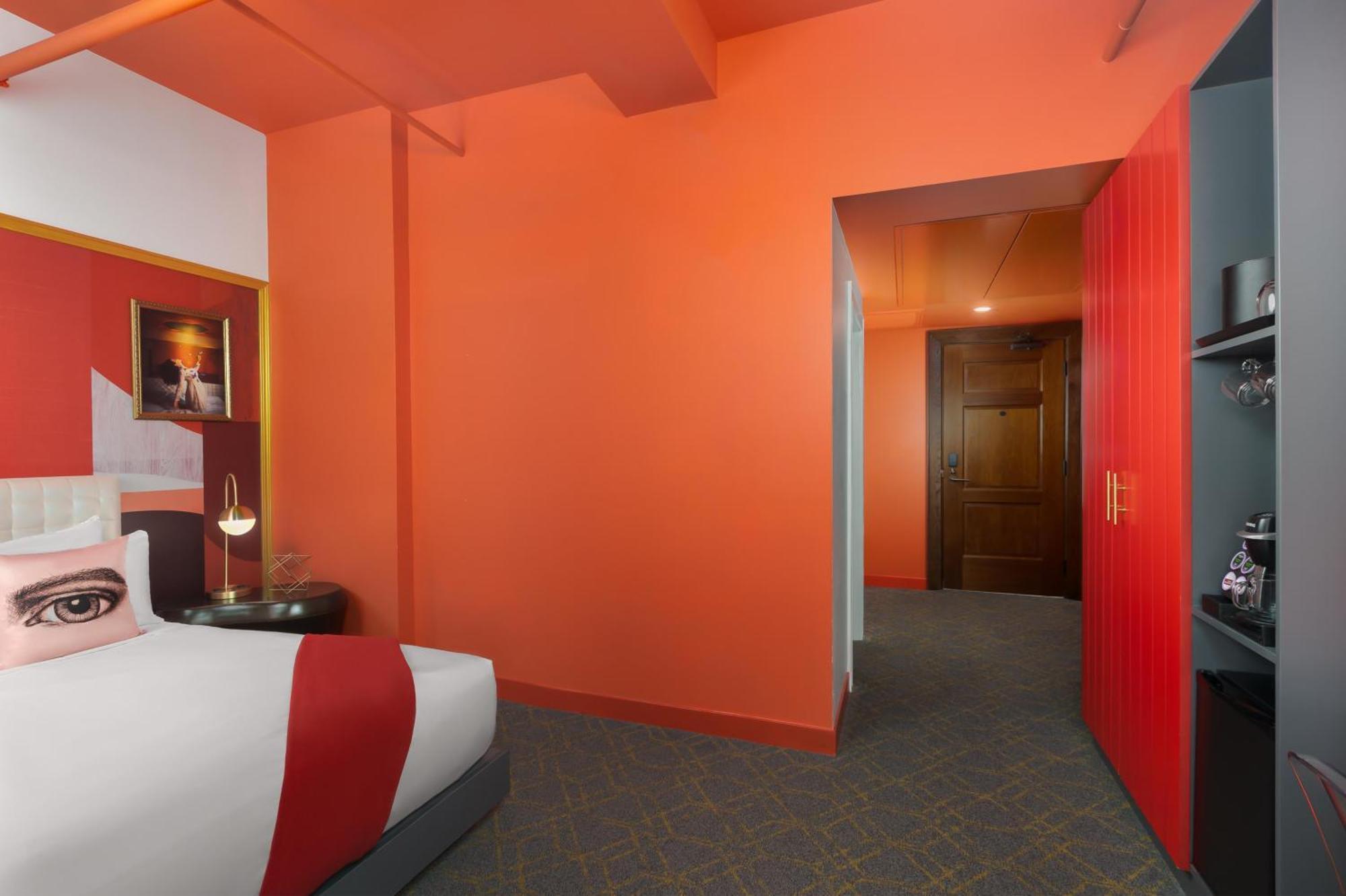 Red Queen Room