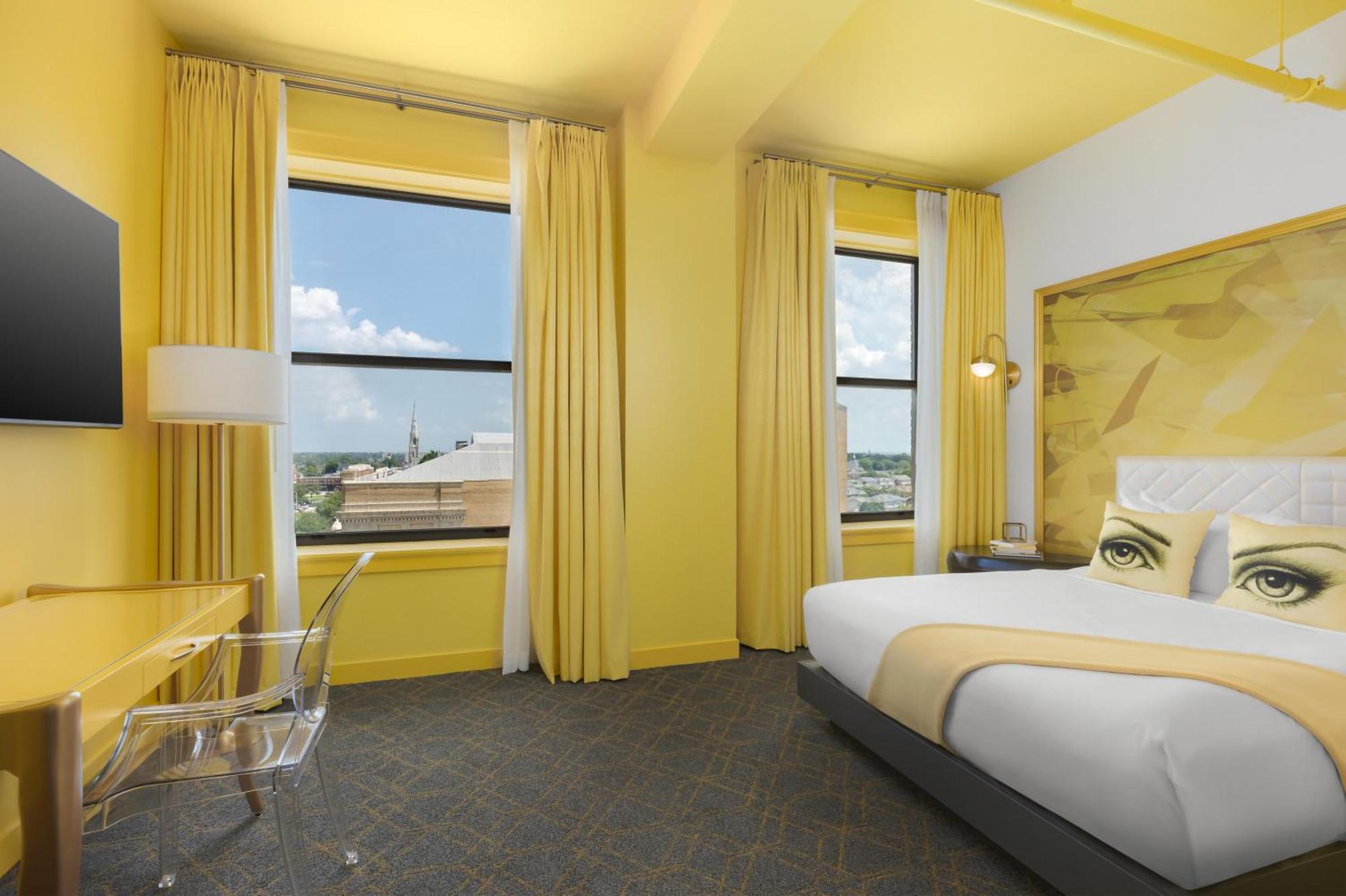 Yellow King Room