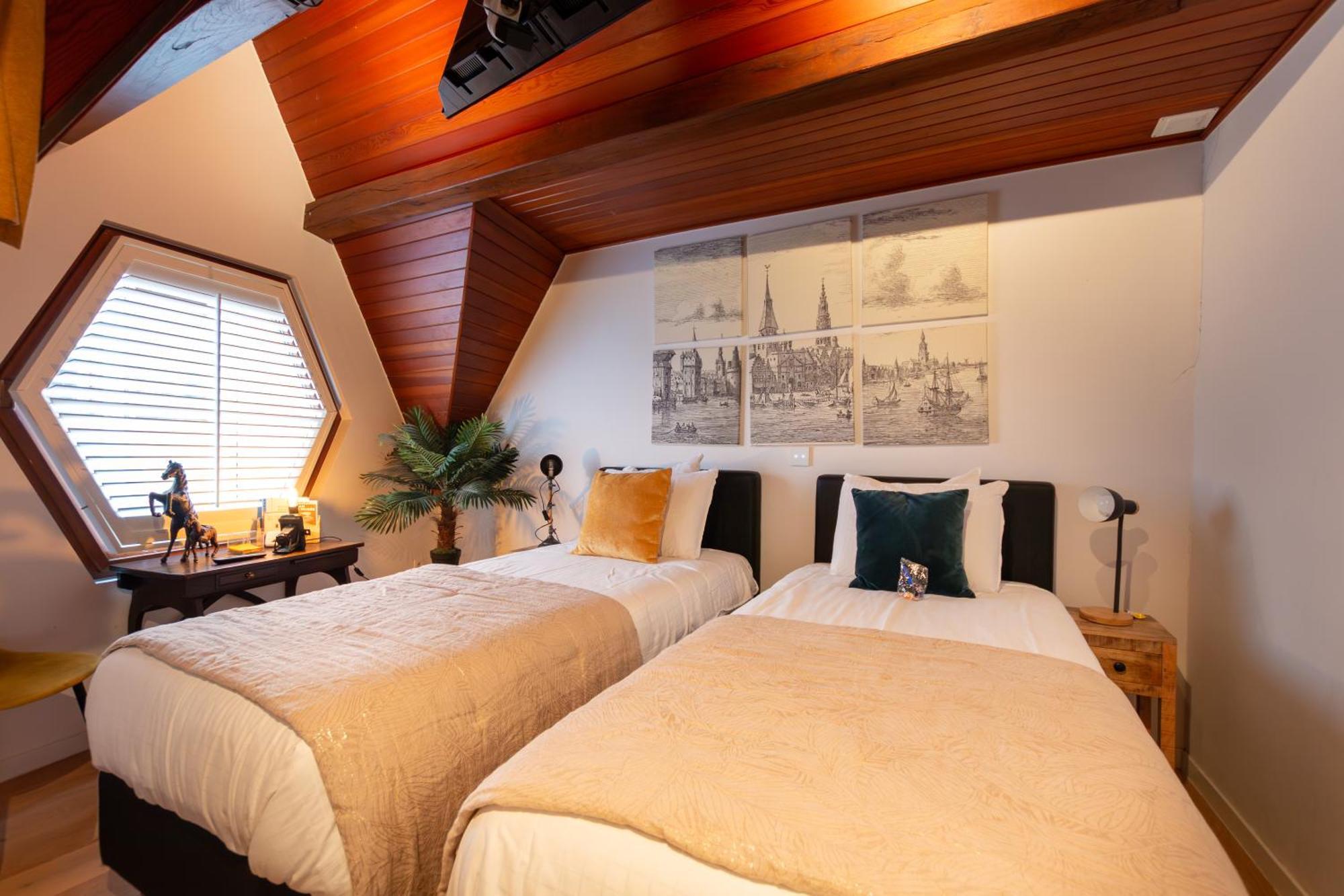 Deluxe Suite double bed or 2 single beds