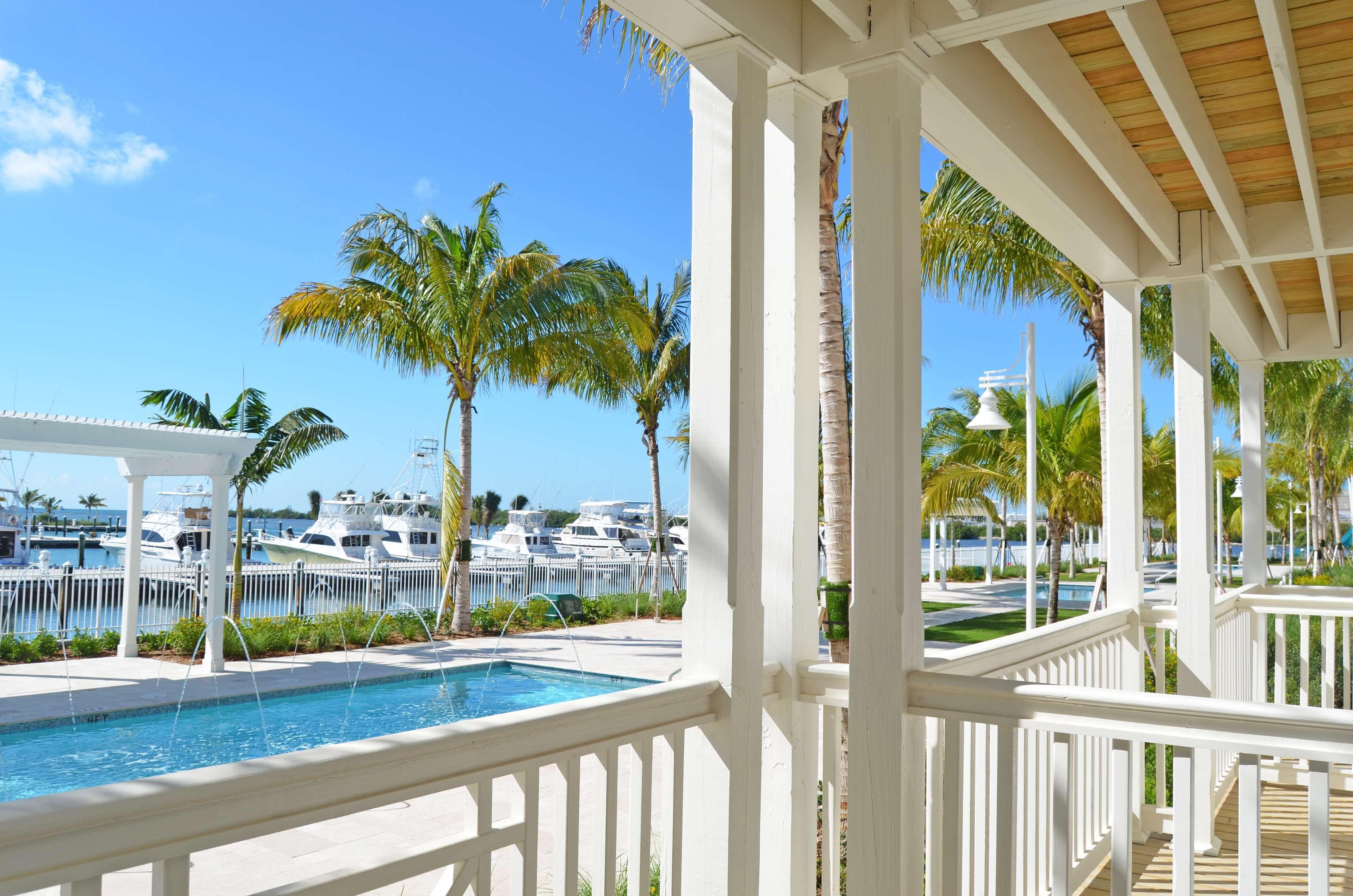 King Room with One King Bed, Balcony and Partial Ocean View