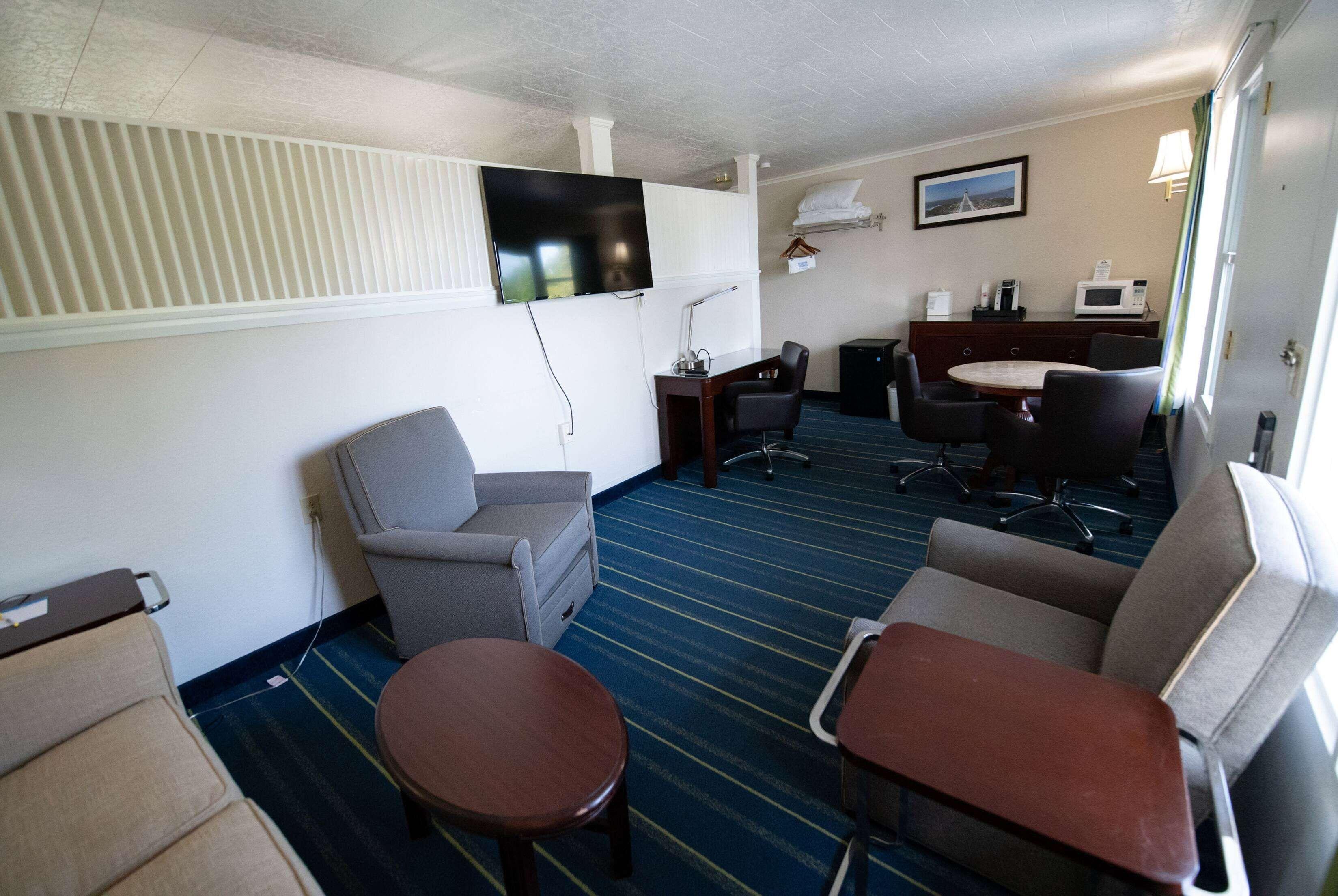 Suite Two Double Beds Non-Smoking