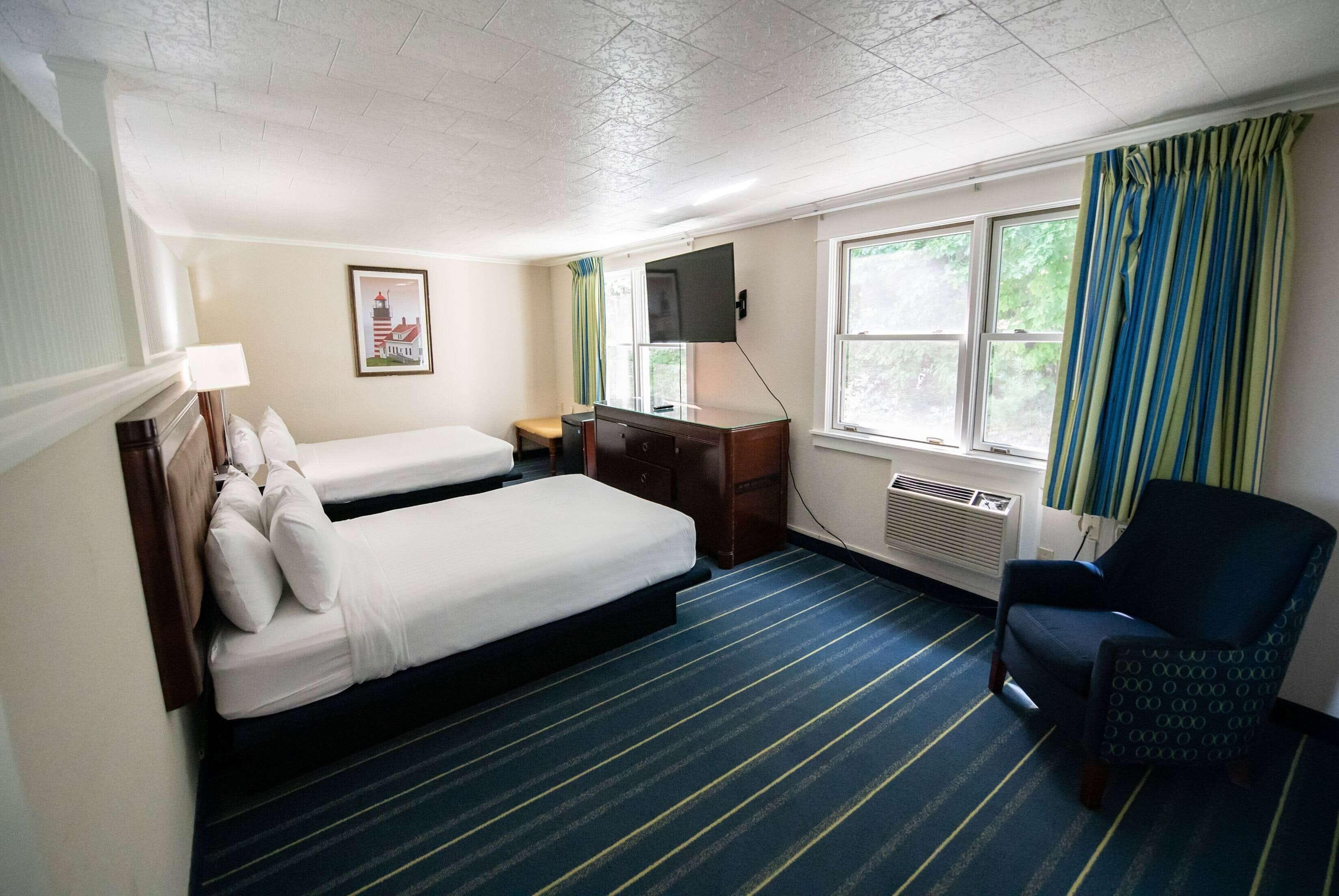 Suite Two Double Beds Non-Smoking