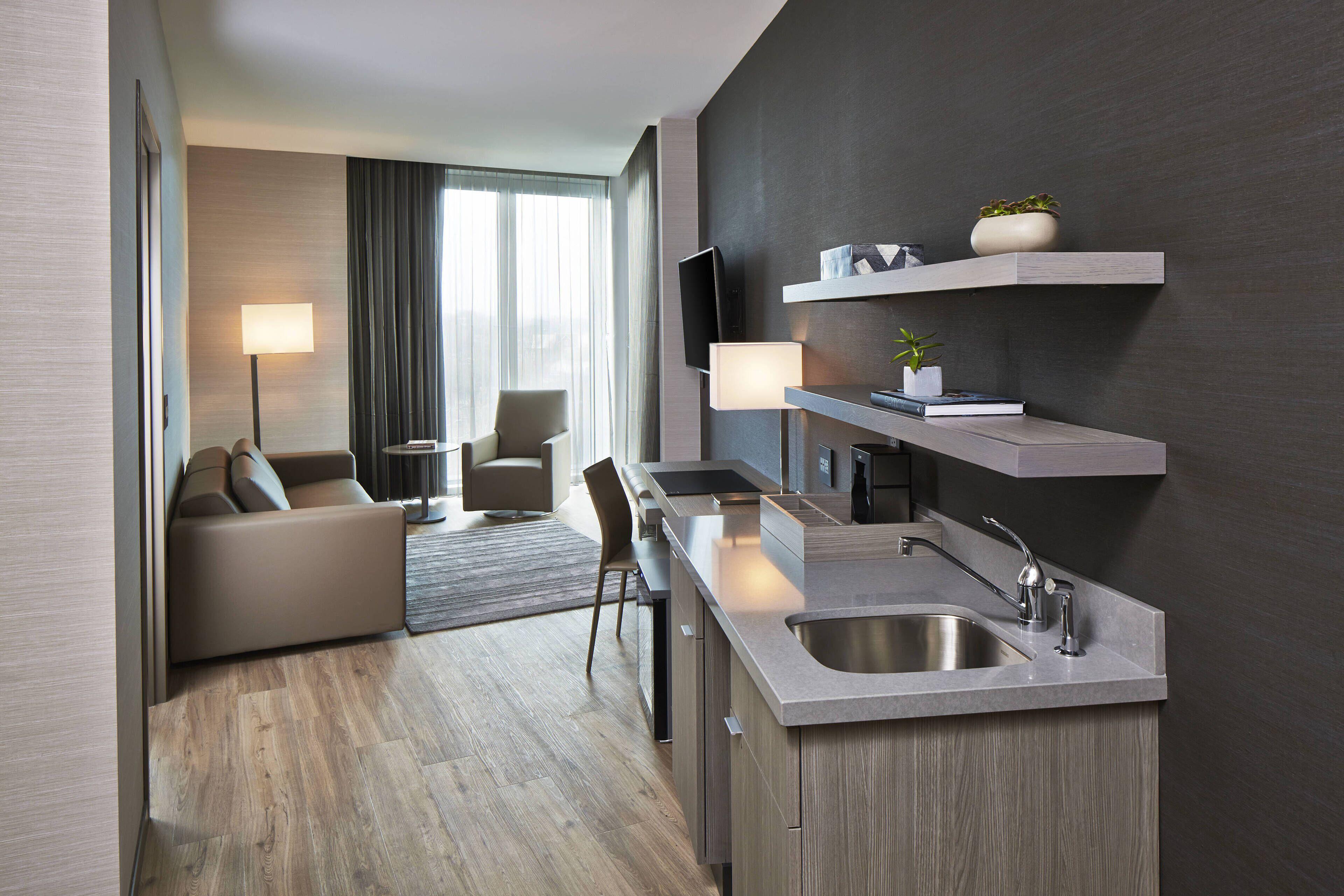 King Suite River View Roll Shower Sofa Bed Mobility Access