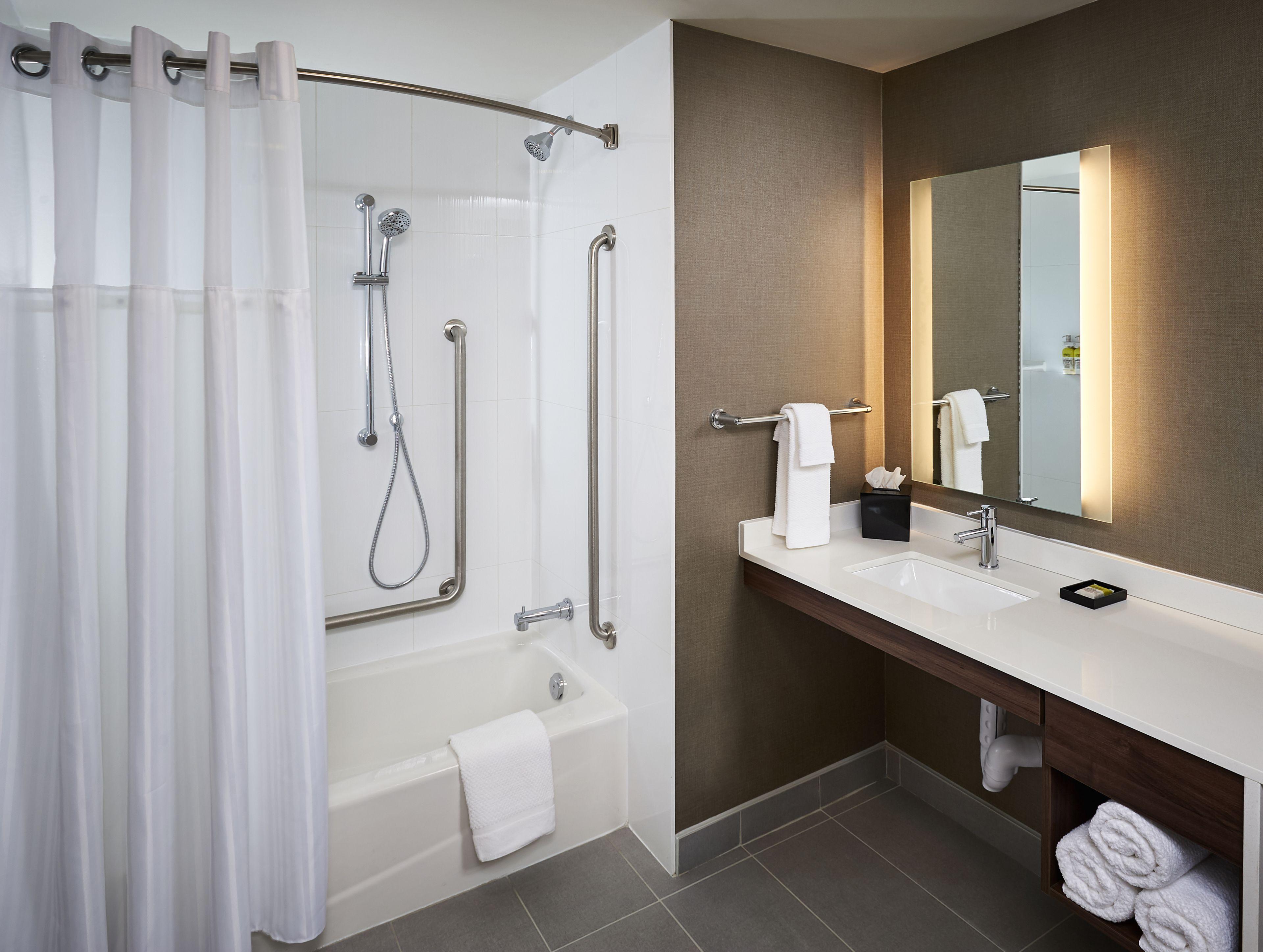 Queen Studio Suite Bath Tub Mobility Accessible Non-Smoking