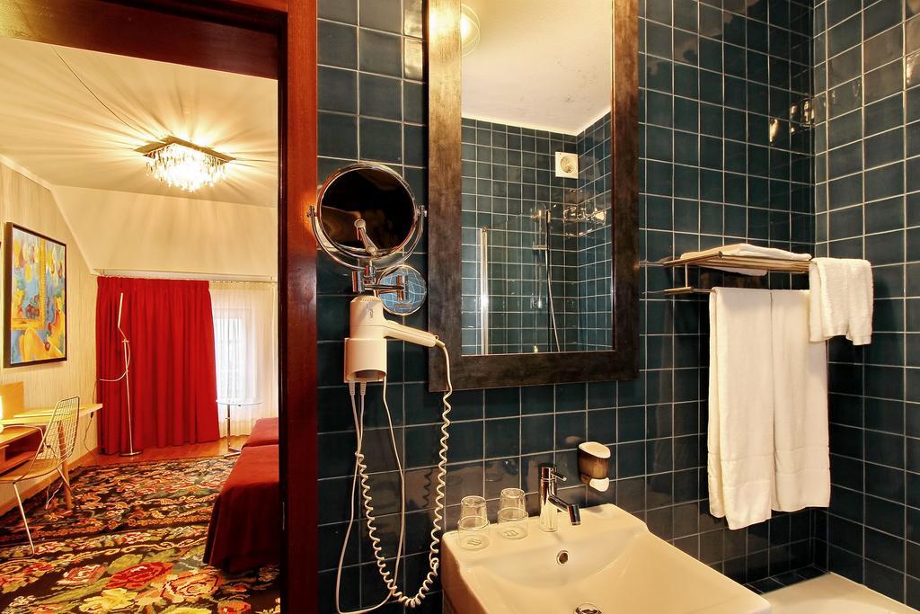 Quarto Deluxe com Cama de Casal ou 2 de Solteiro