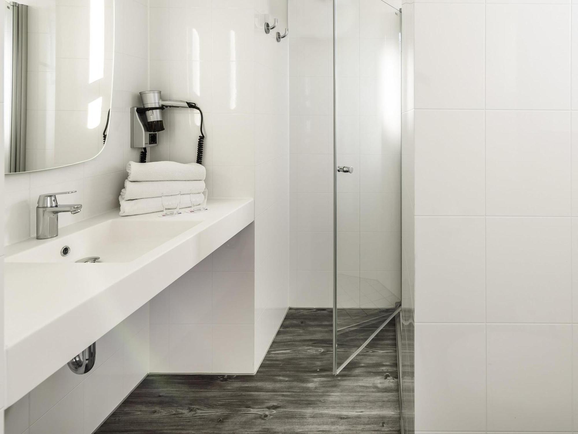 Superior Zimmer am Fluss – rollstuhlgerecht