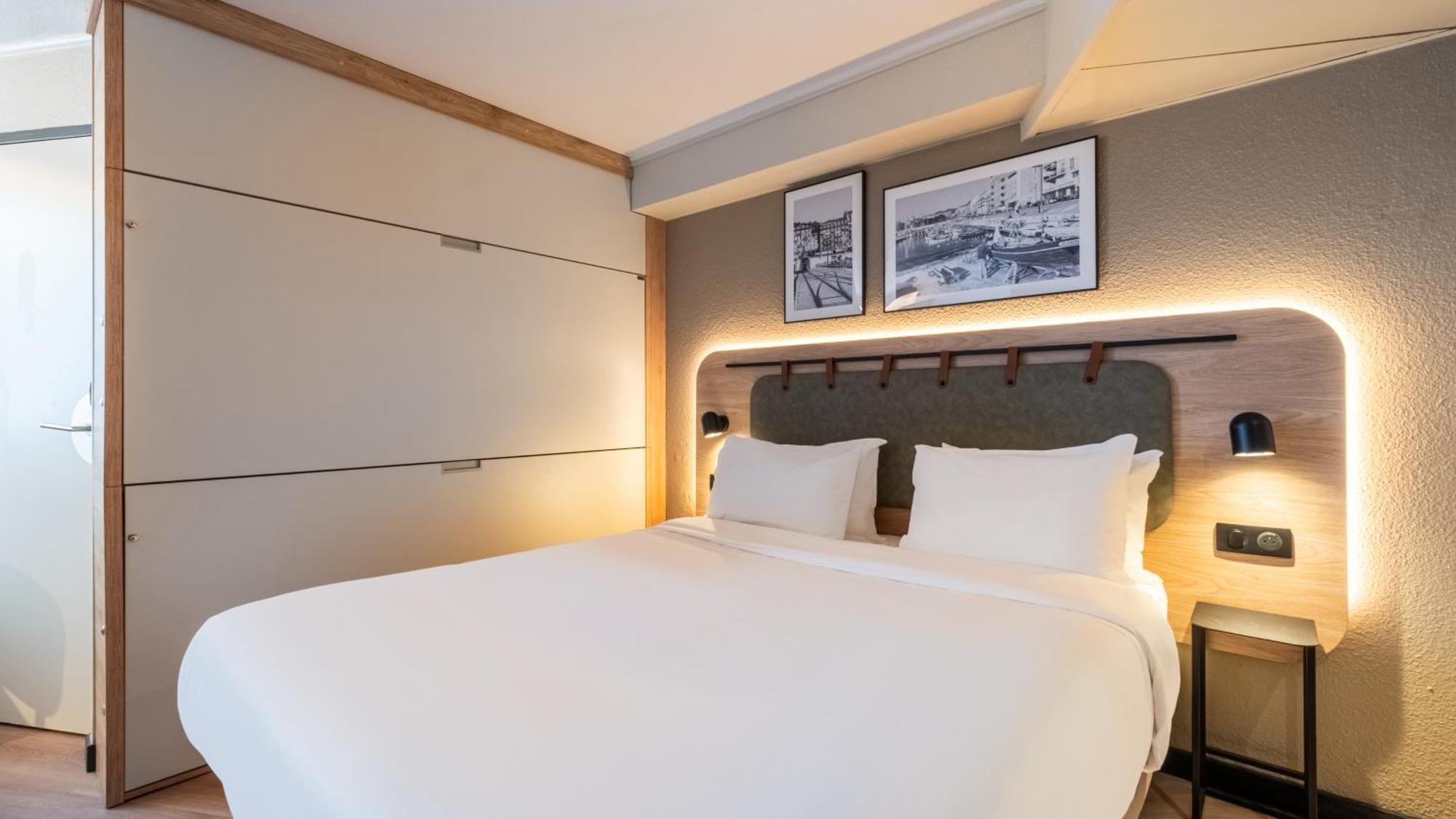 Standard Room 1 Queen Bed 2 Bunk Beds