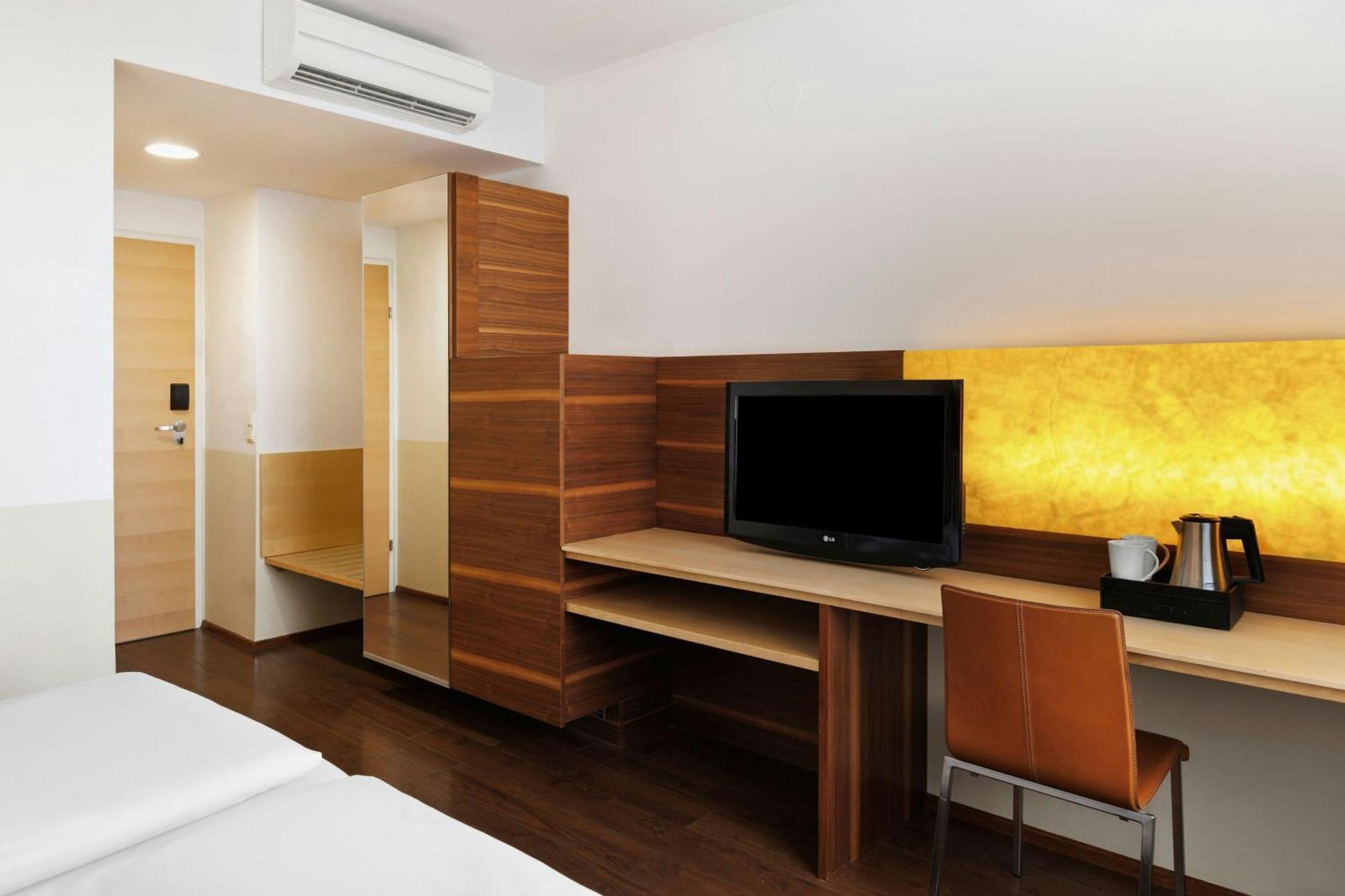 Standard Twin Room Two Twin Beds
