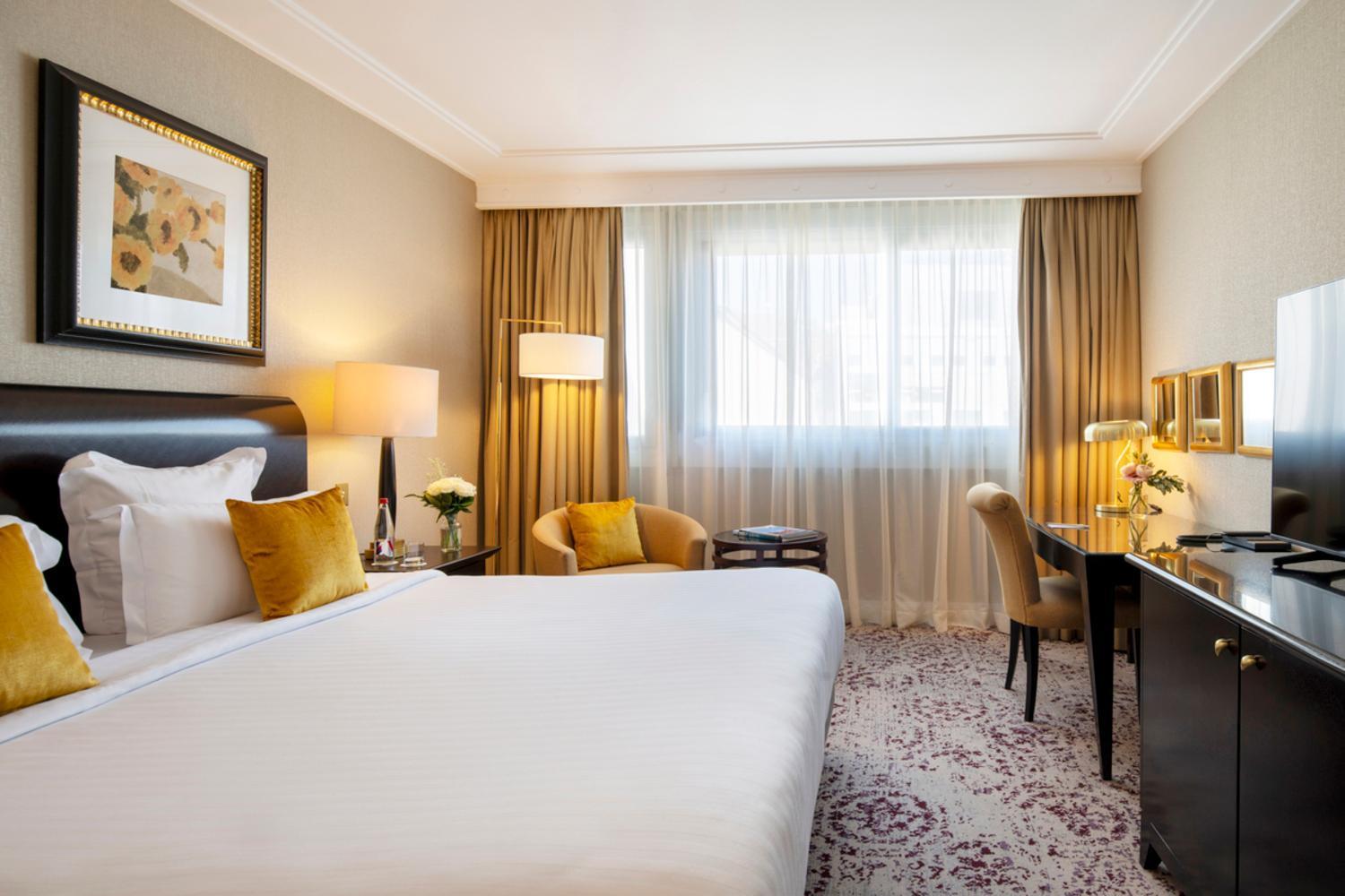 Montaigne Suite