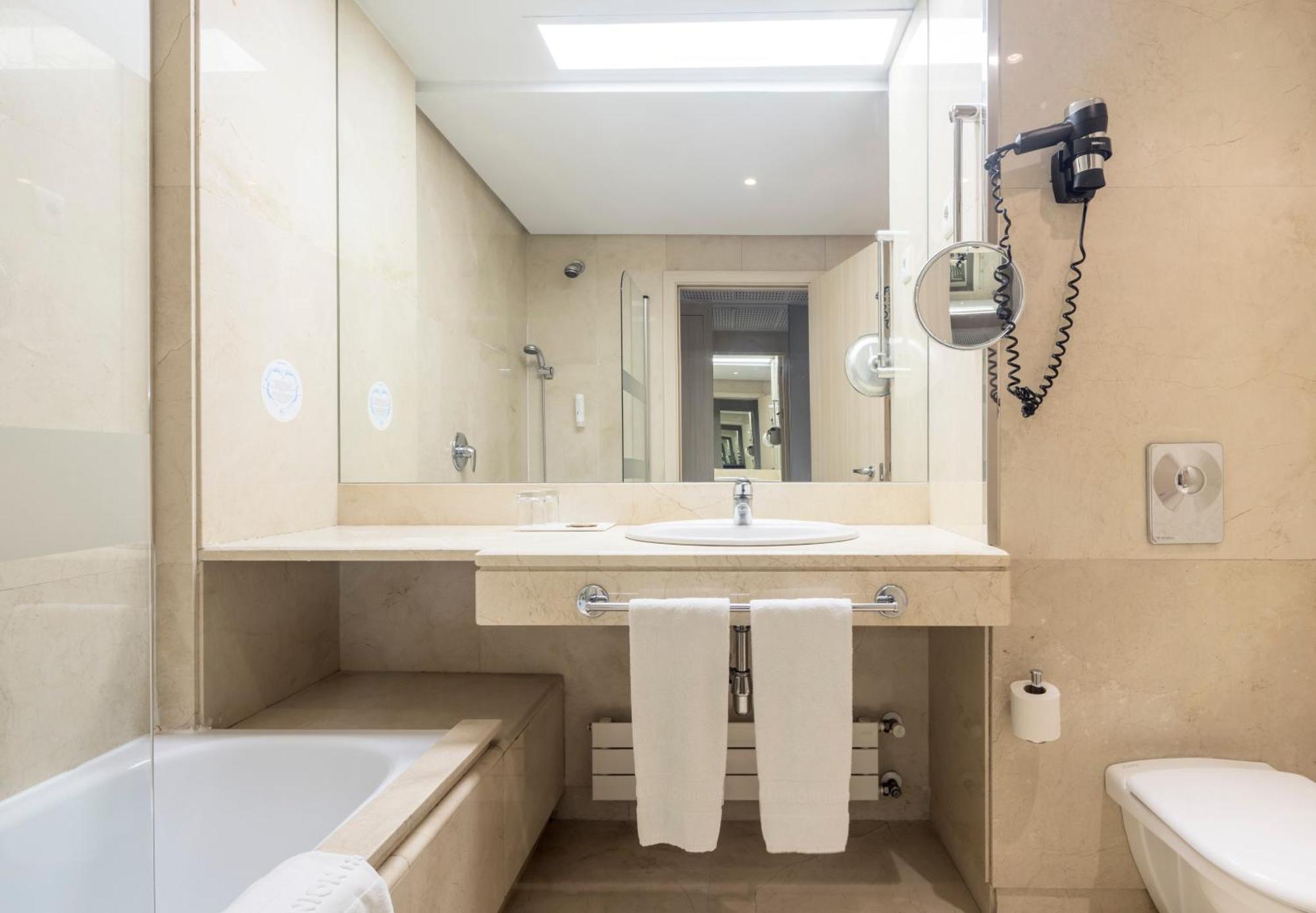 Habitación Doble con cama supletoria - 1 o 2 camas (3 adultos)