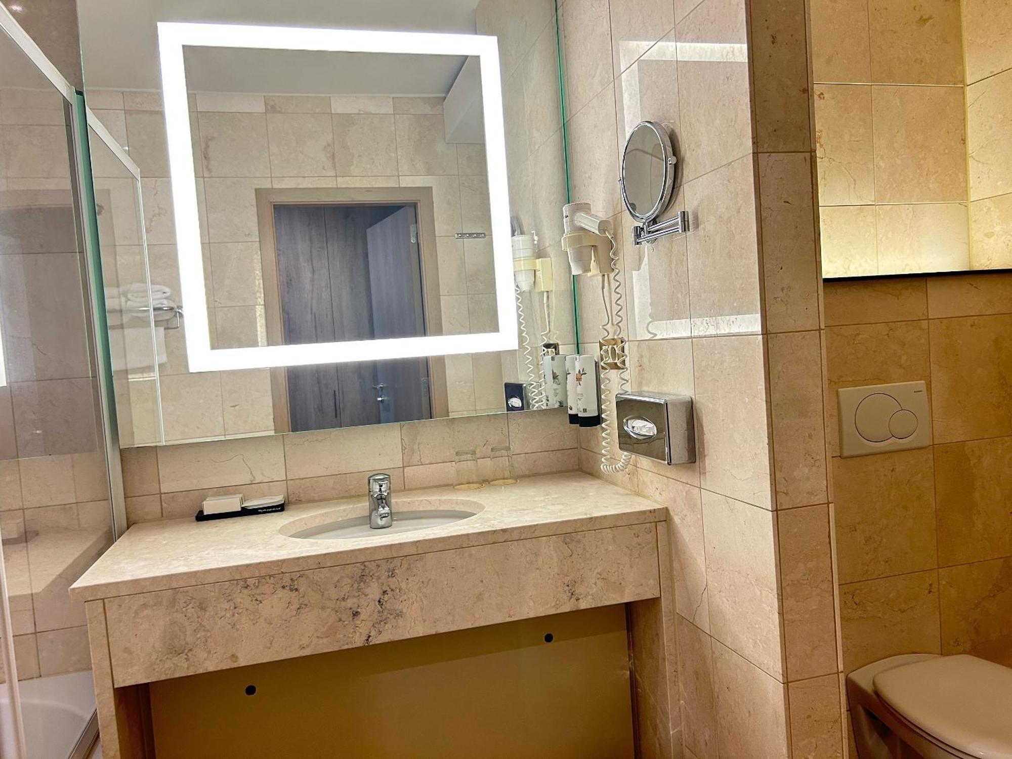 Standard Single Room Shower