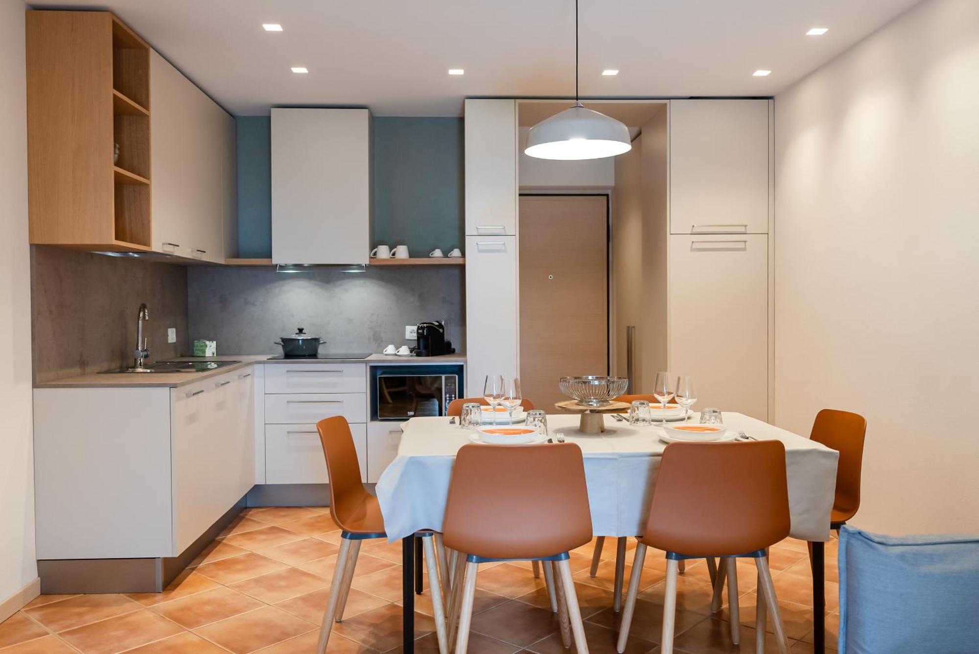 Family Two-Bedroom Apartment Balcony or Terrace Lake View