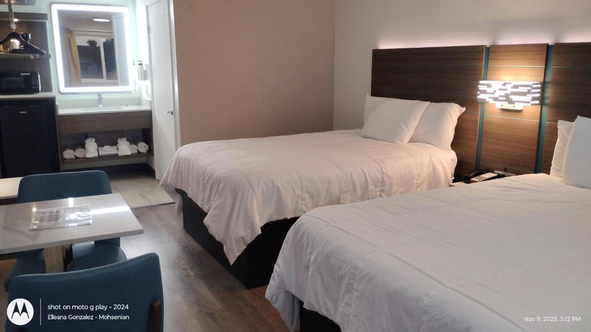 Double Room Two Double Beds Non-Smoking