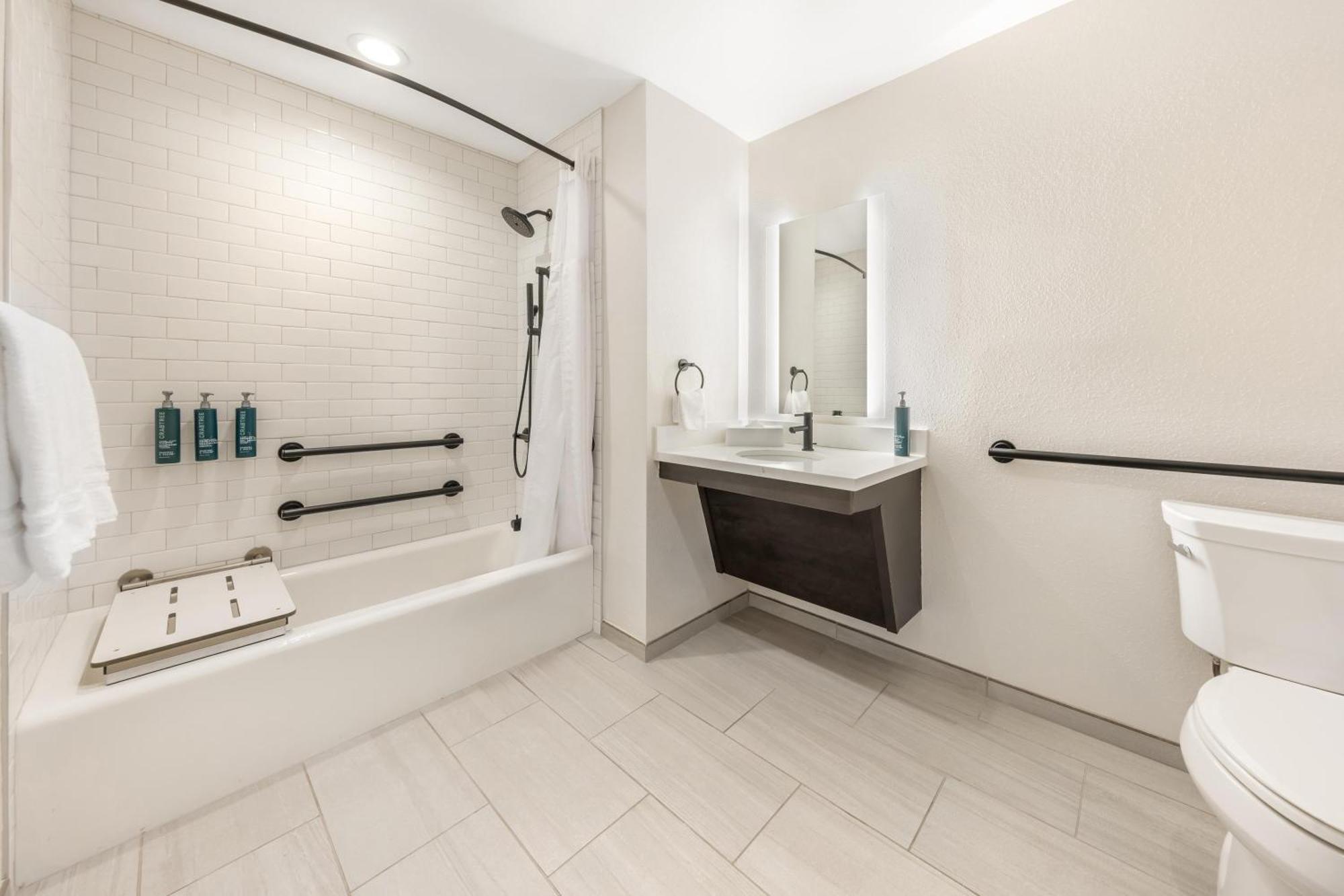 Queen Studio Bath Tub Mobility Accessible