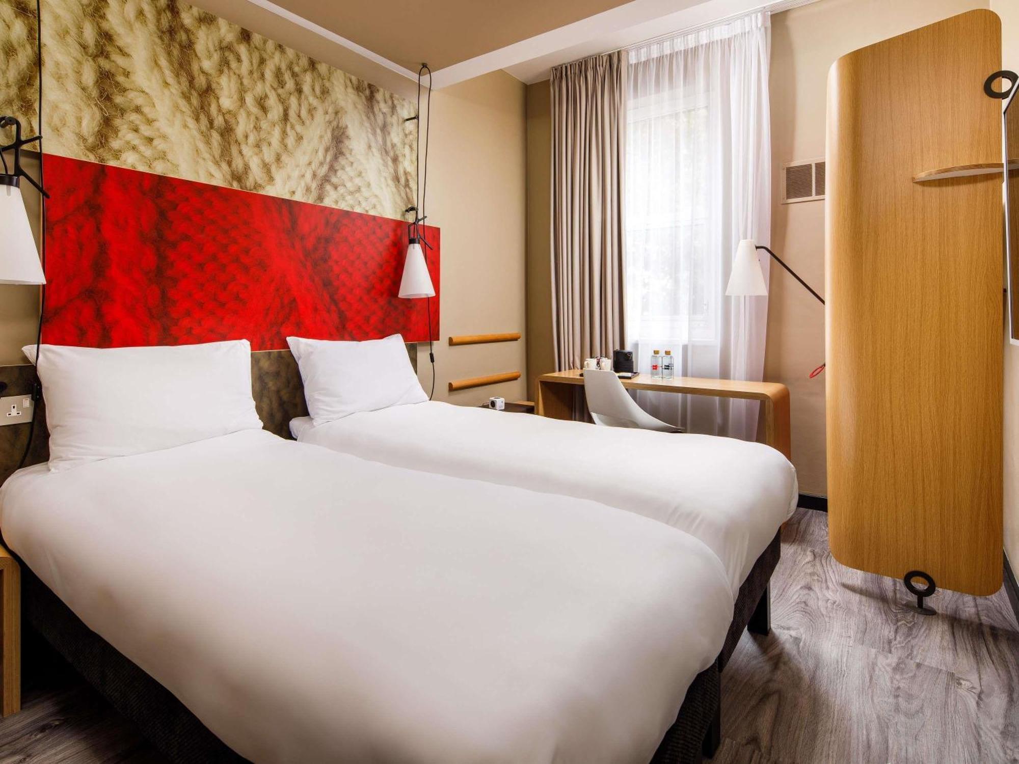 Quarto com 2 Camas de Solteiro SweetRoom