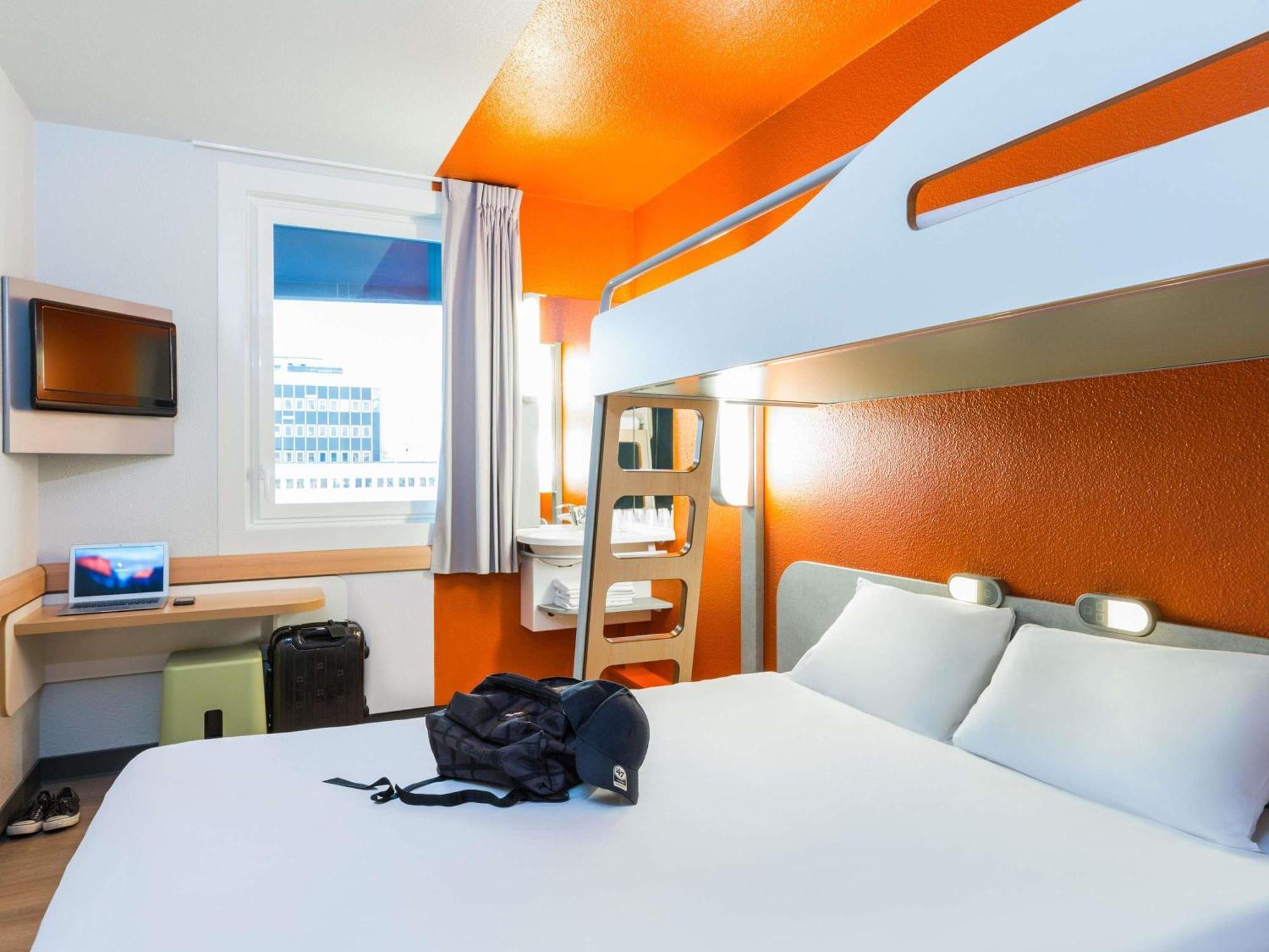 Triple Room with One Double Bed and One Bunk Bed,1730018759:JPEG