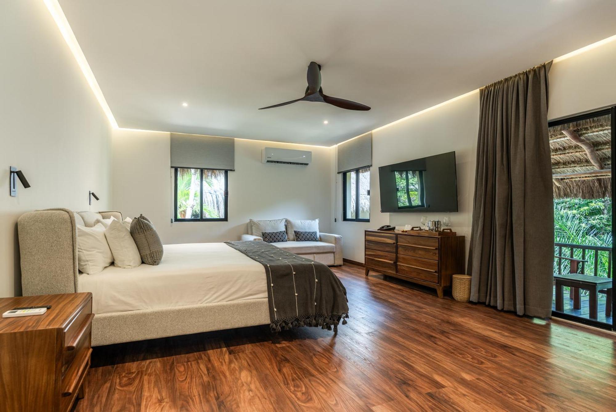 Master Suite Pool View