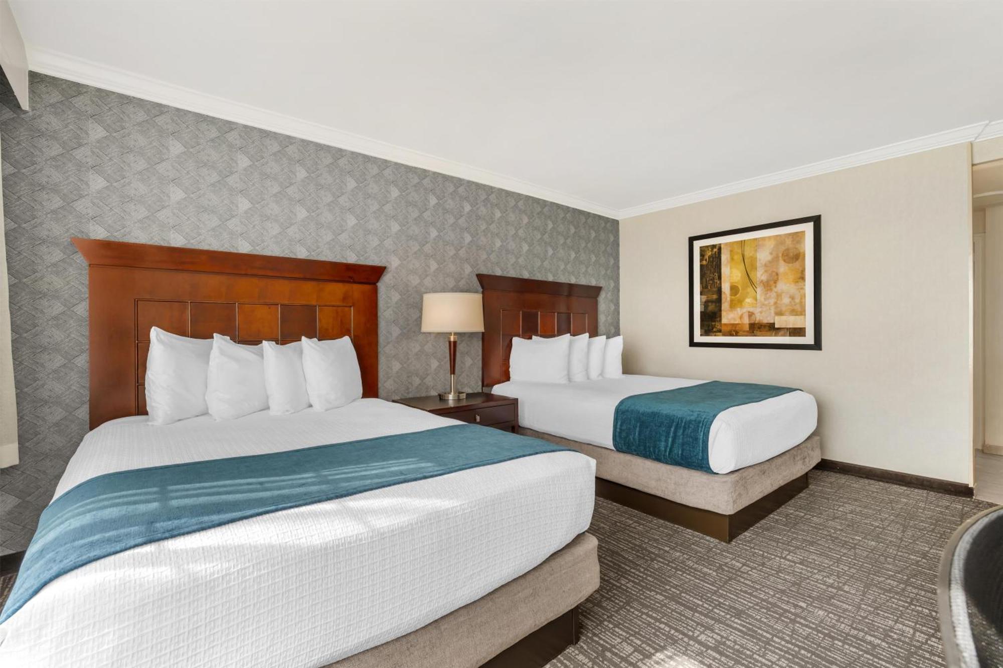 Queen Room Two Queen Beds Pet-friendly
