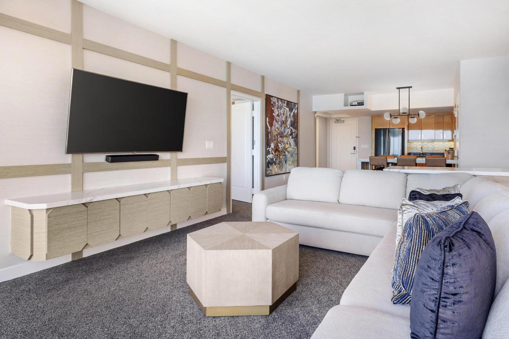 One-Bedroom King Suite Sofa Bed,1730022062:JPEG