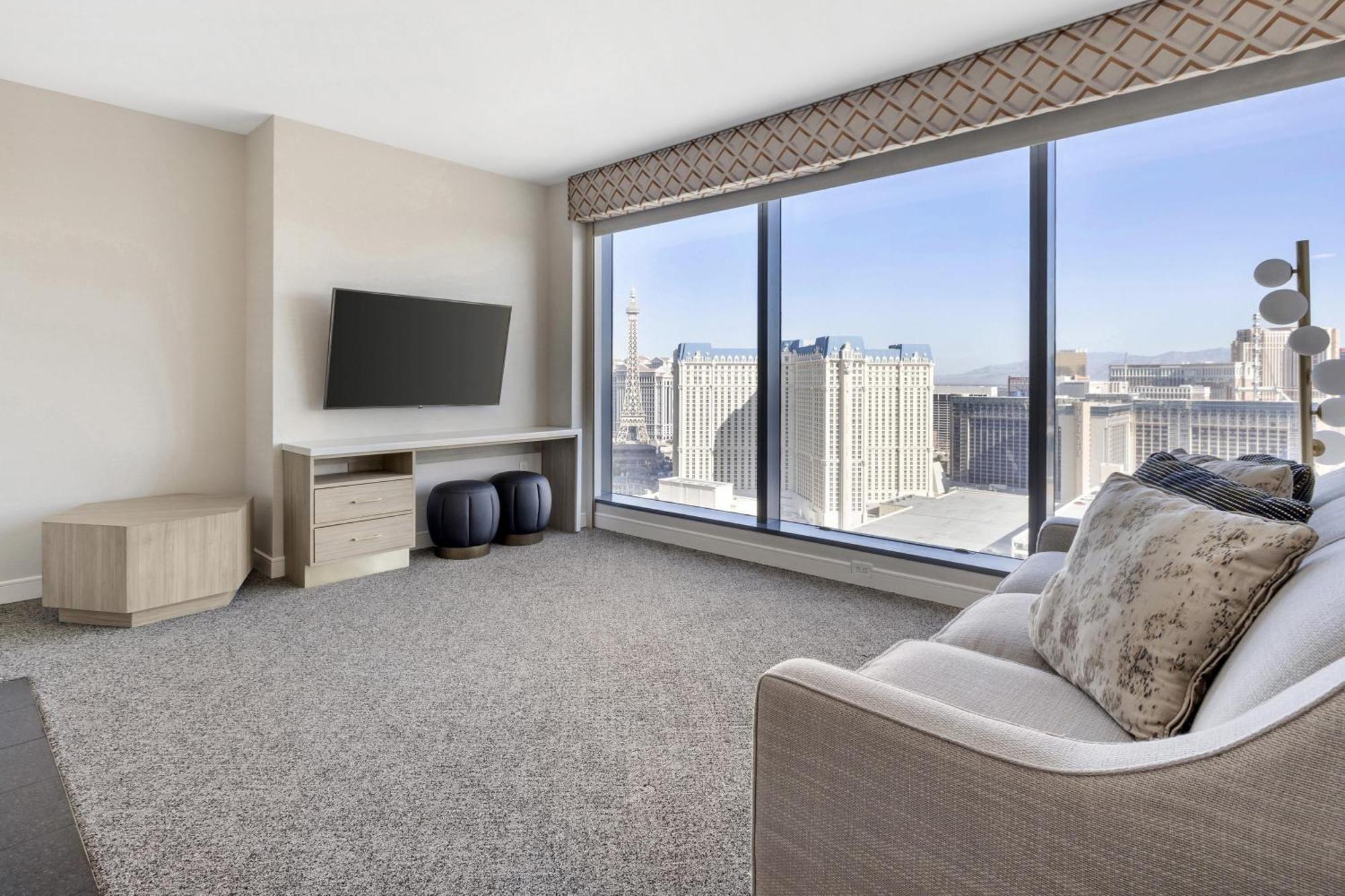 Junior King Suite with Sofa Bed,1730022044:JPEG