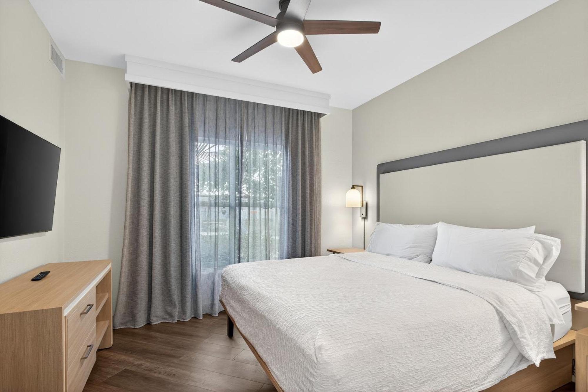 One-Bedroom King Suite Non-Smoking
