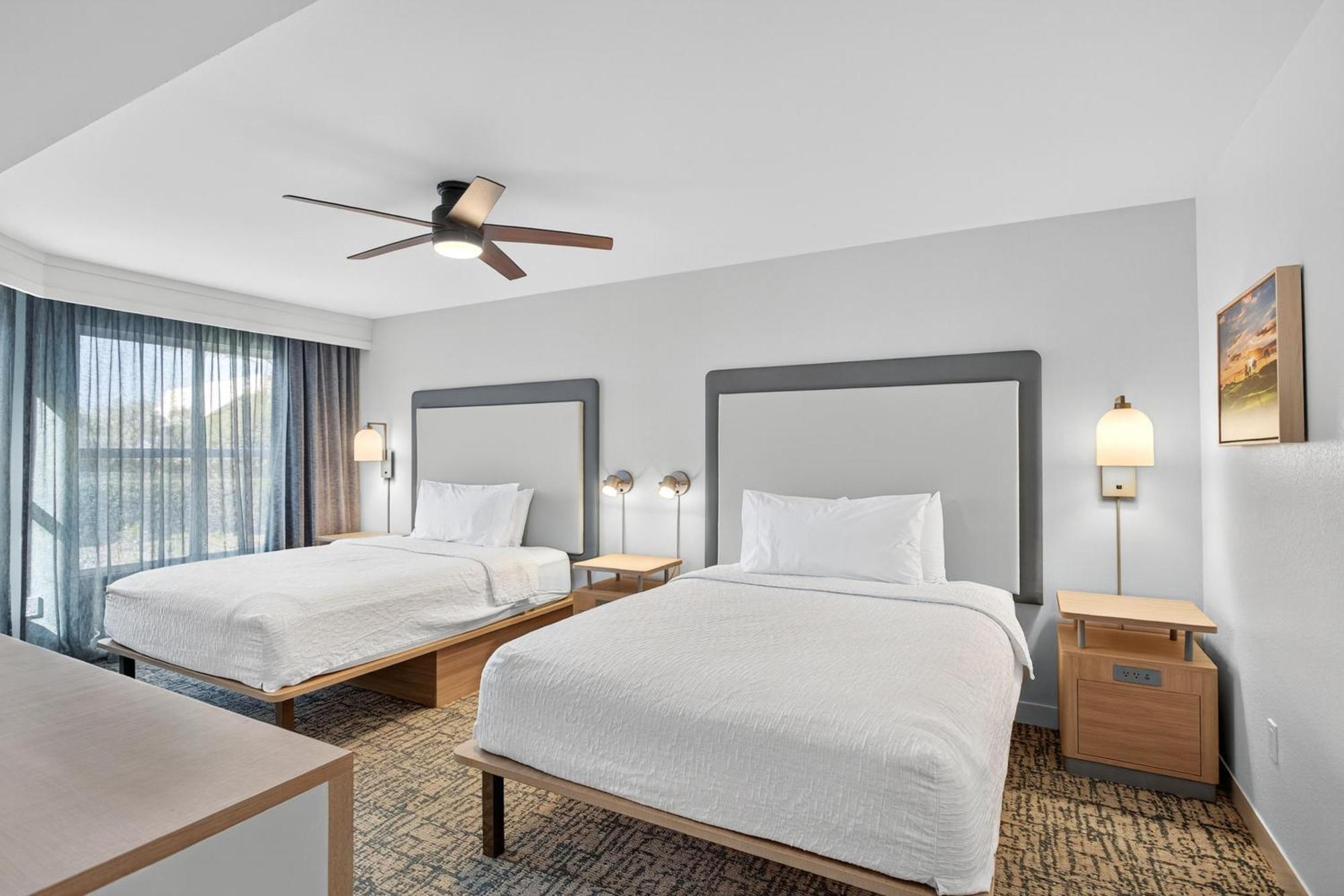 One-Bedroom Queen Suite Two Queen Beds Non-Smoking