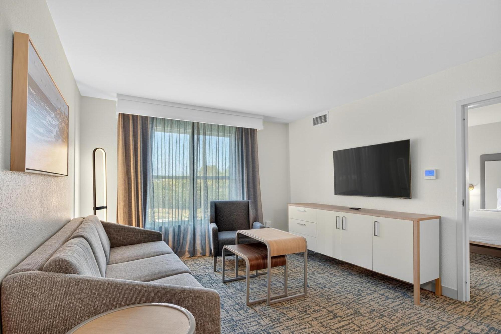 One-Bedroom Queen Suite Two Queen Beds Non-Smoking