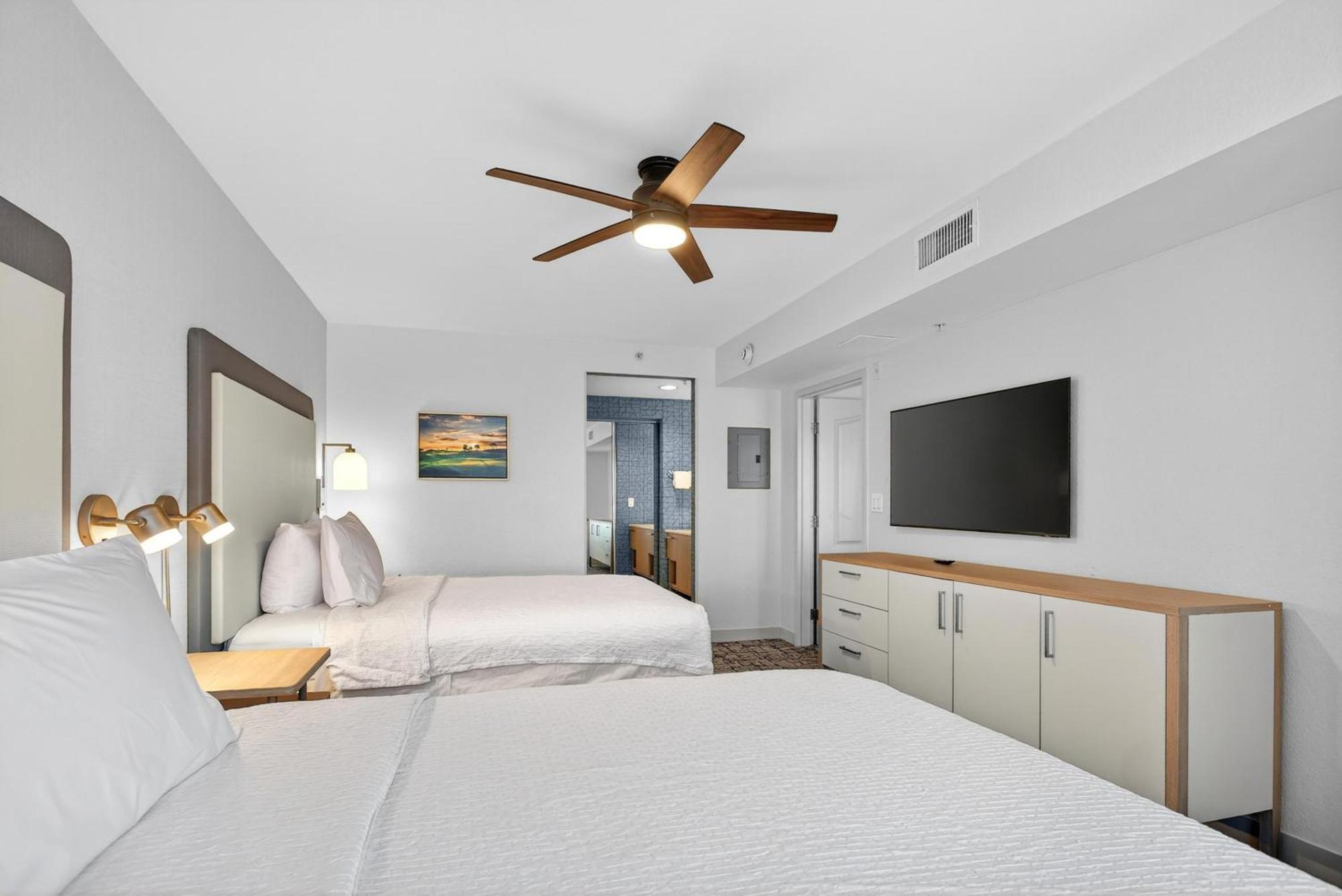 One-Bedroom Queen Suite Two Queen Beds Non-Smoking