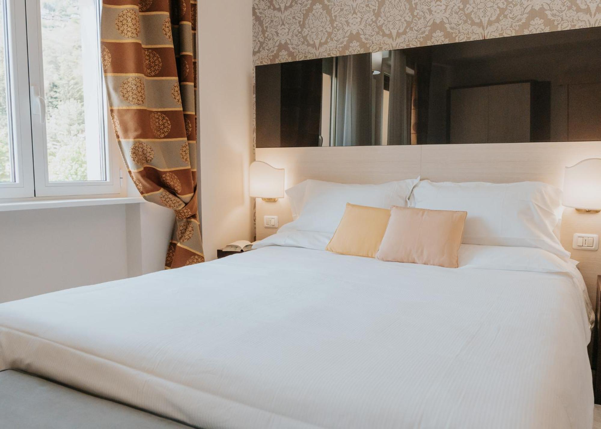 Deluxe Tweepersoonskamer met 1 of 2 Bedden en Uitzicht op de Bergen