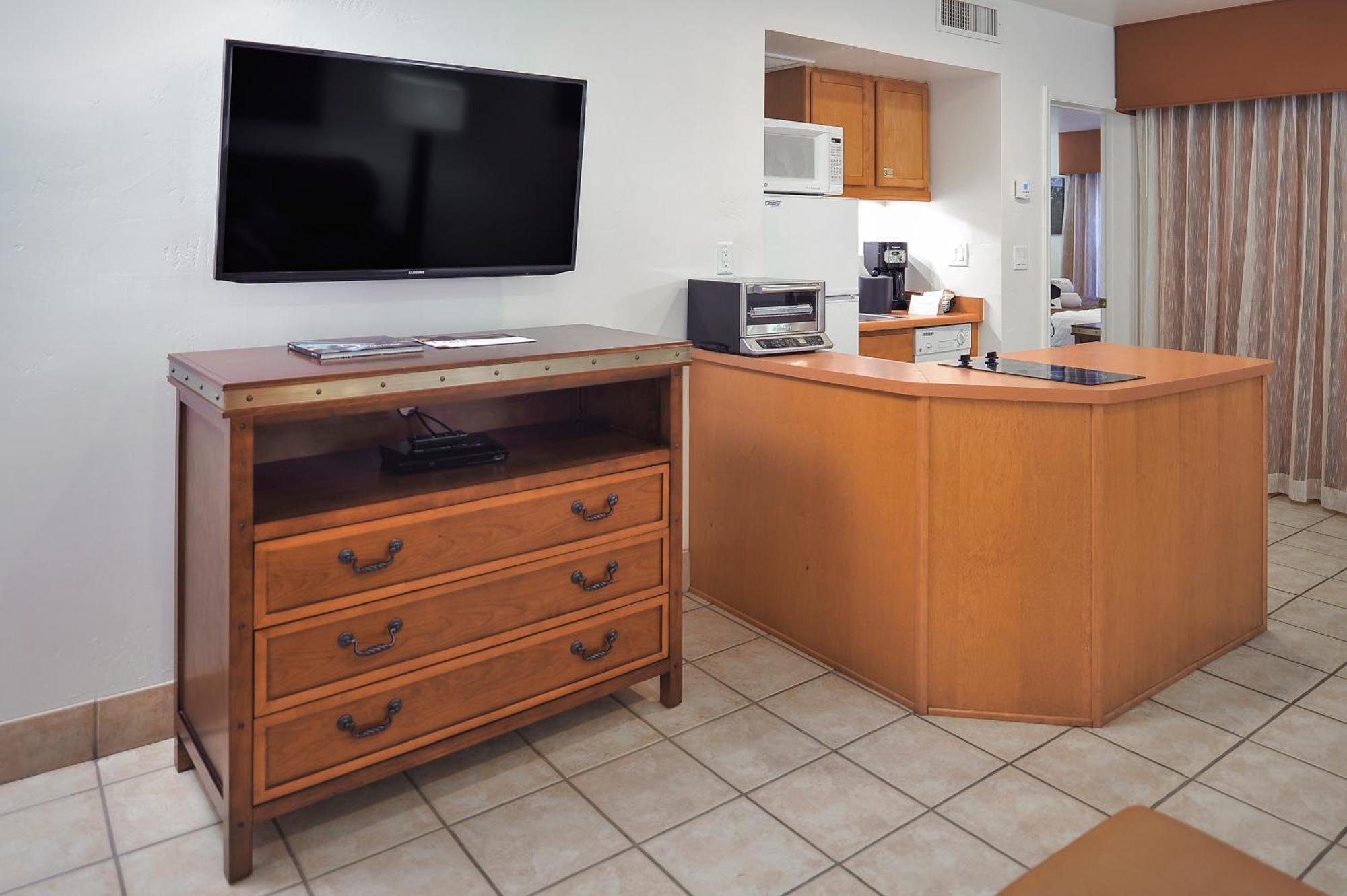 One-Bedroom Deluxe King Suite Balcony or Patio