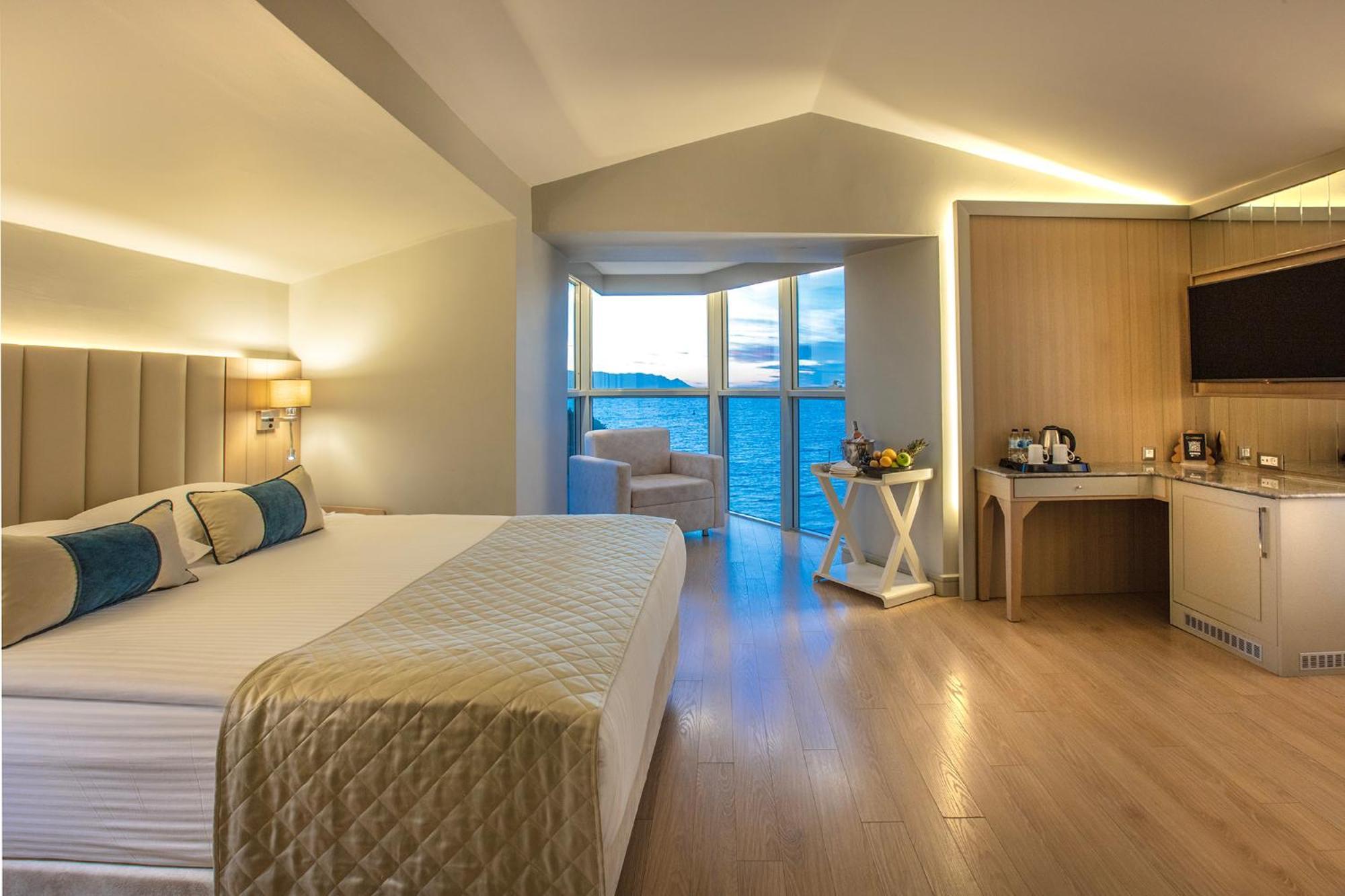Superior Double or Twin Room Sea View