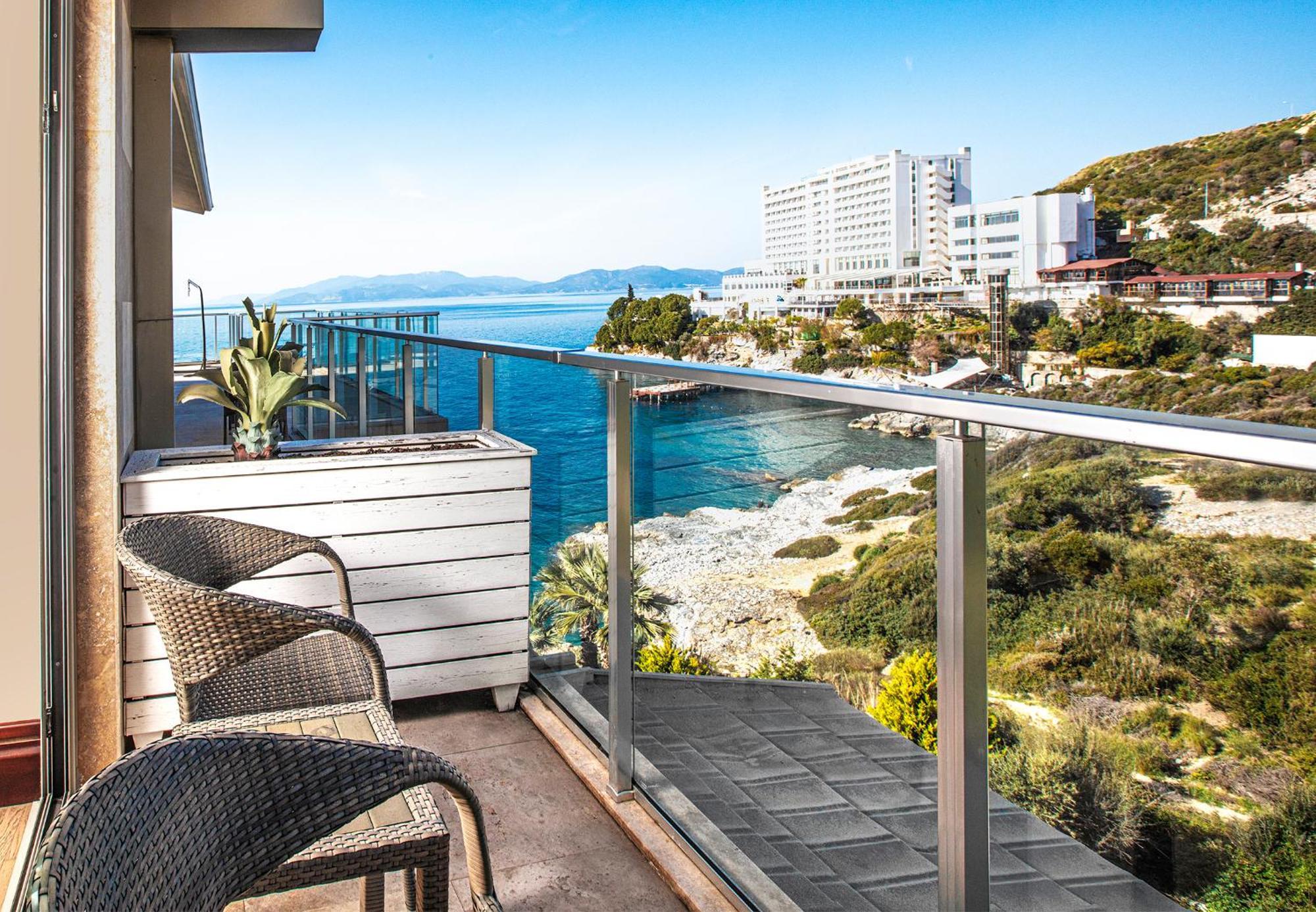 Double or Twin Room Partial Sea View