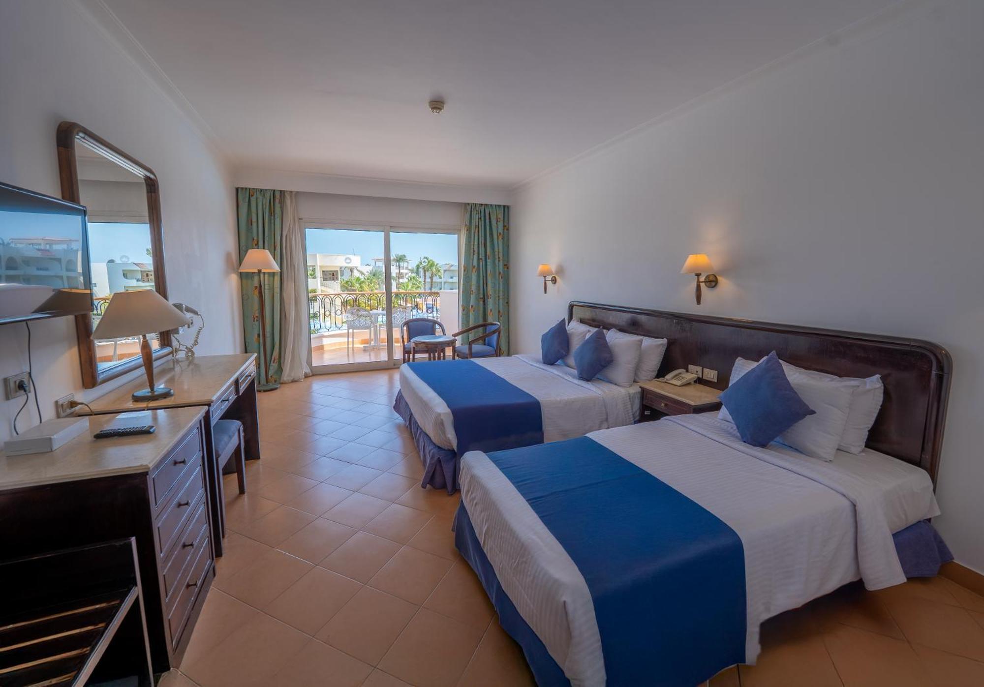 Family Deluxe Queen or Twin Pool View