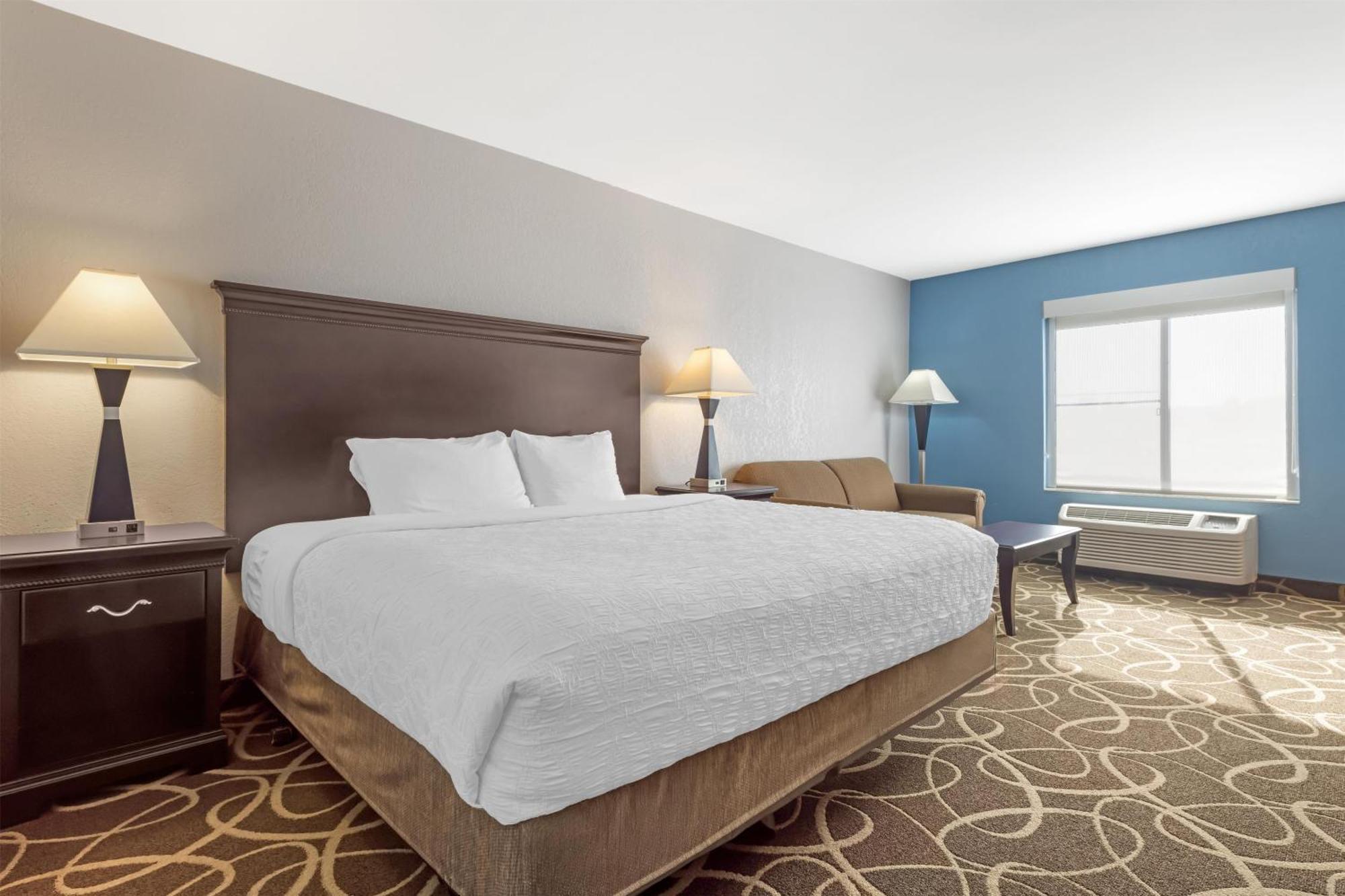 King Room Bath Tub Mobility Access Room or Non-Smoking