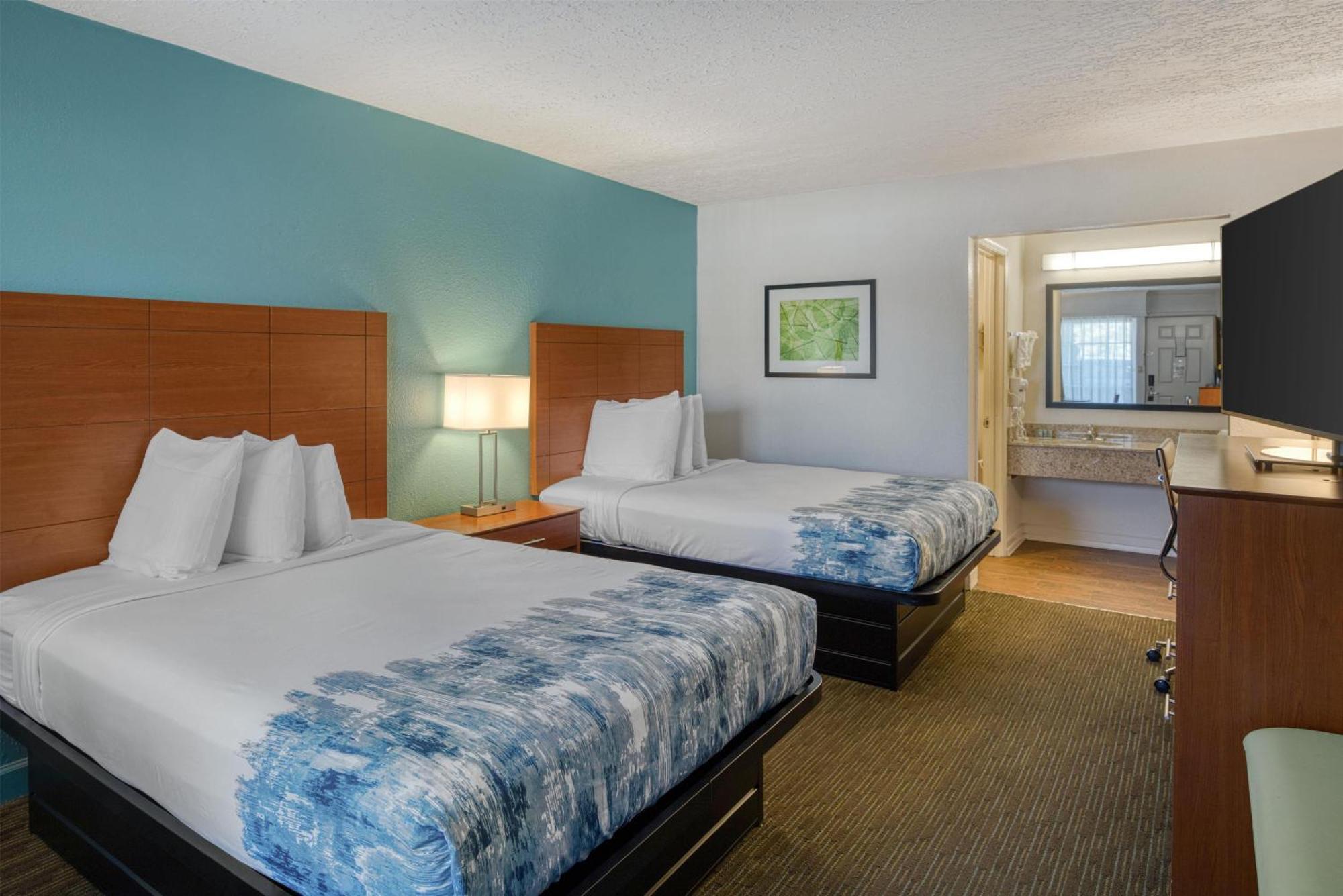Double Room with Two Double Beds - Smoking