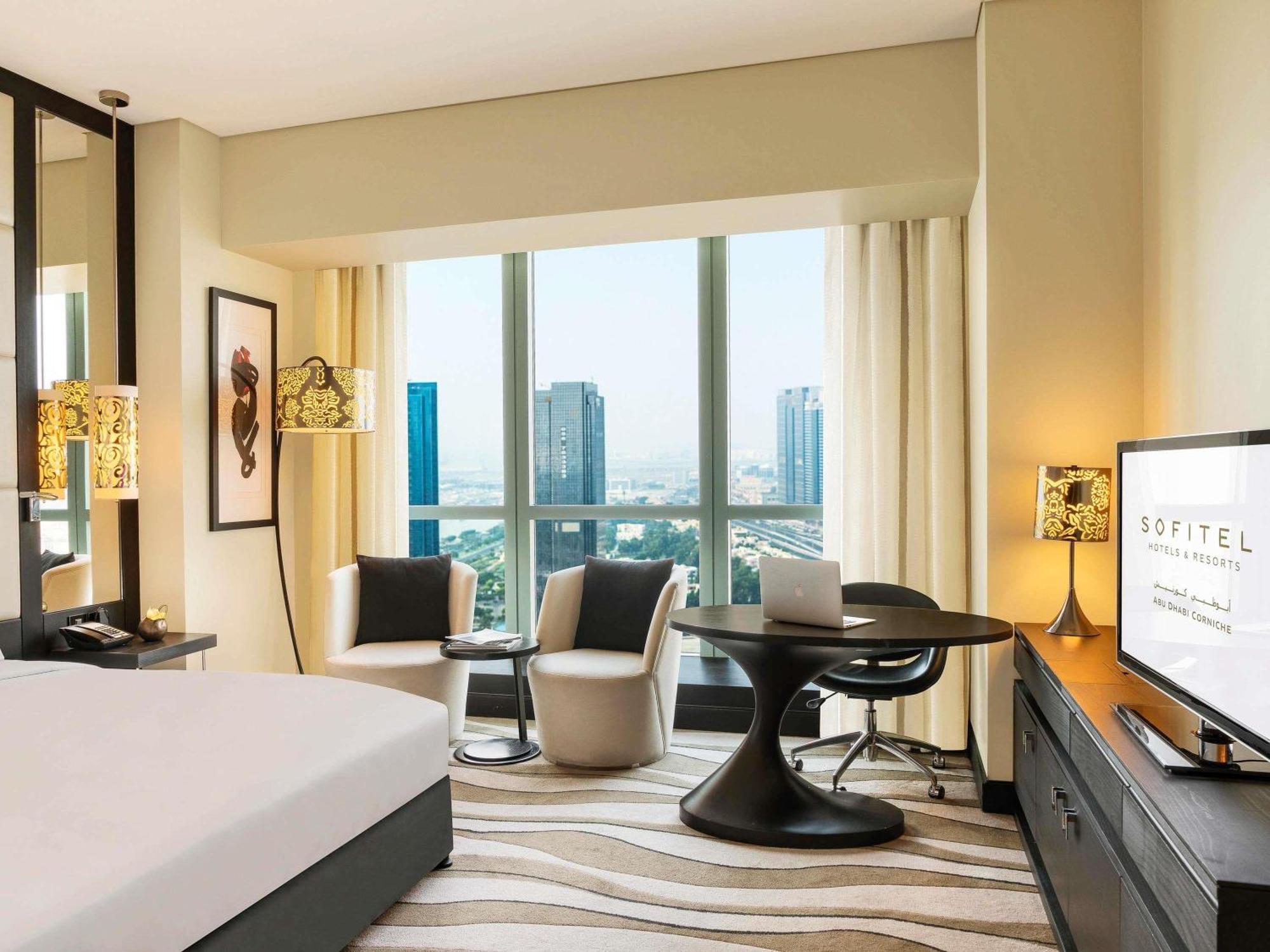 Superior King Room City View