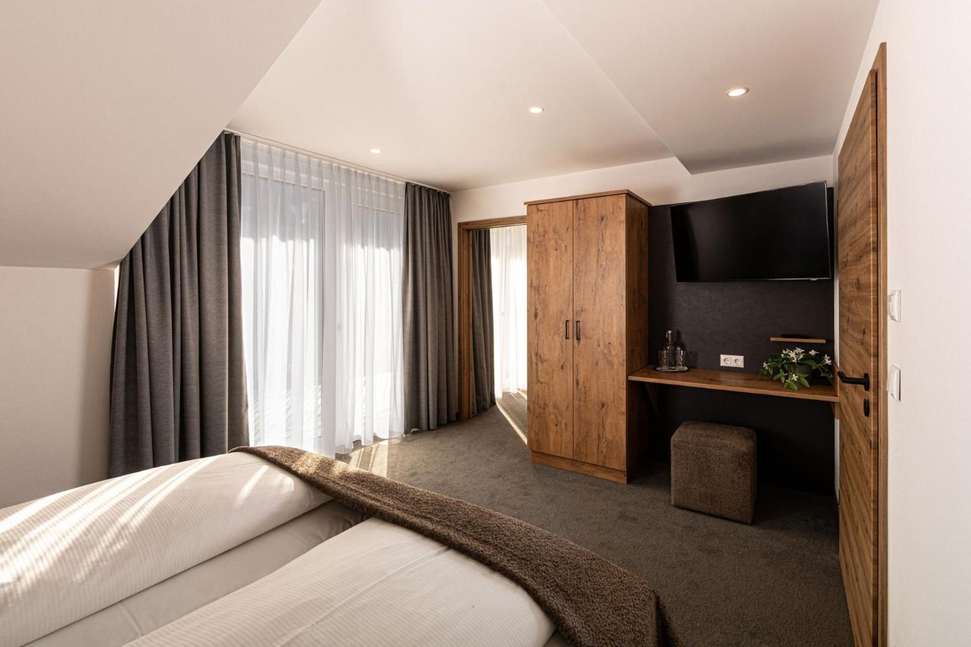 Deluxe Double Room Extra Bed