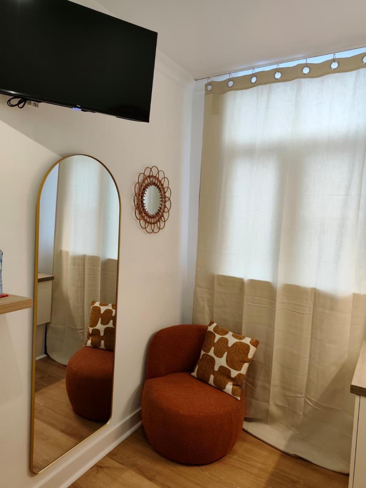 Single Room Shared Shower Toilet