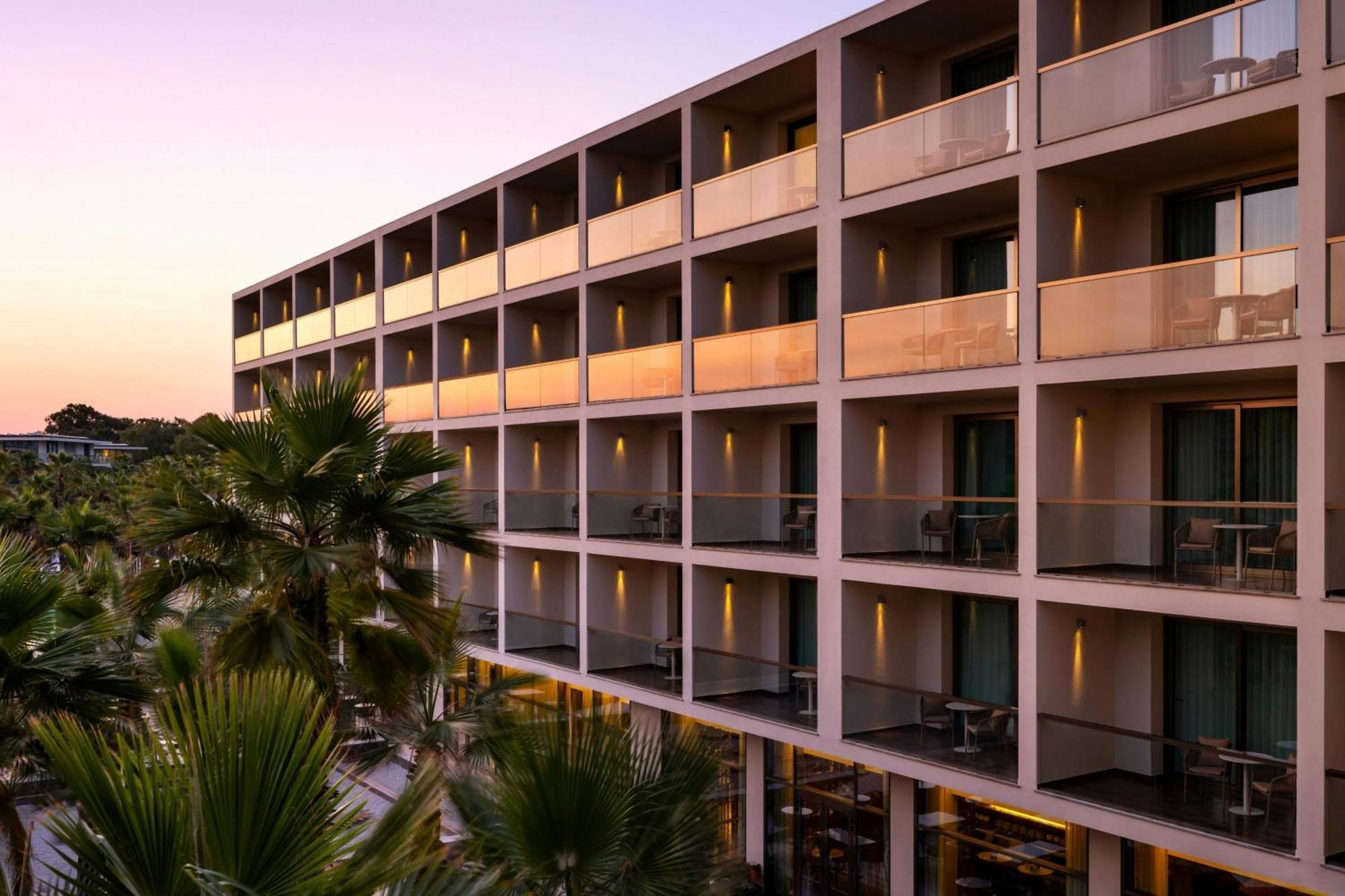 Deluxe Twin Room Balcony Resort View
