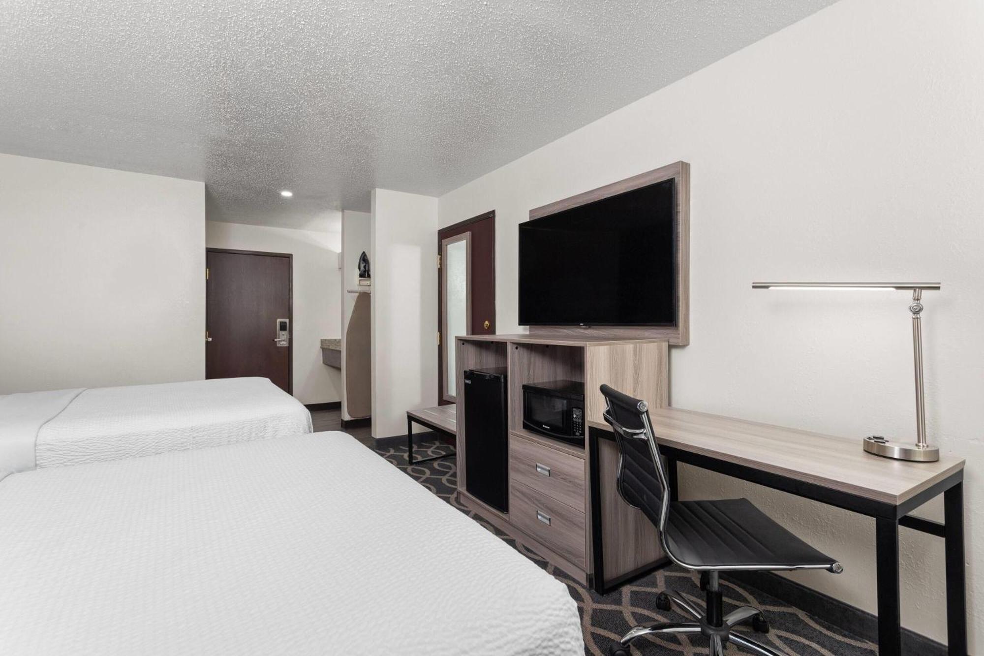 Queen Room Two Queen Beds Non-Smoking