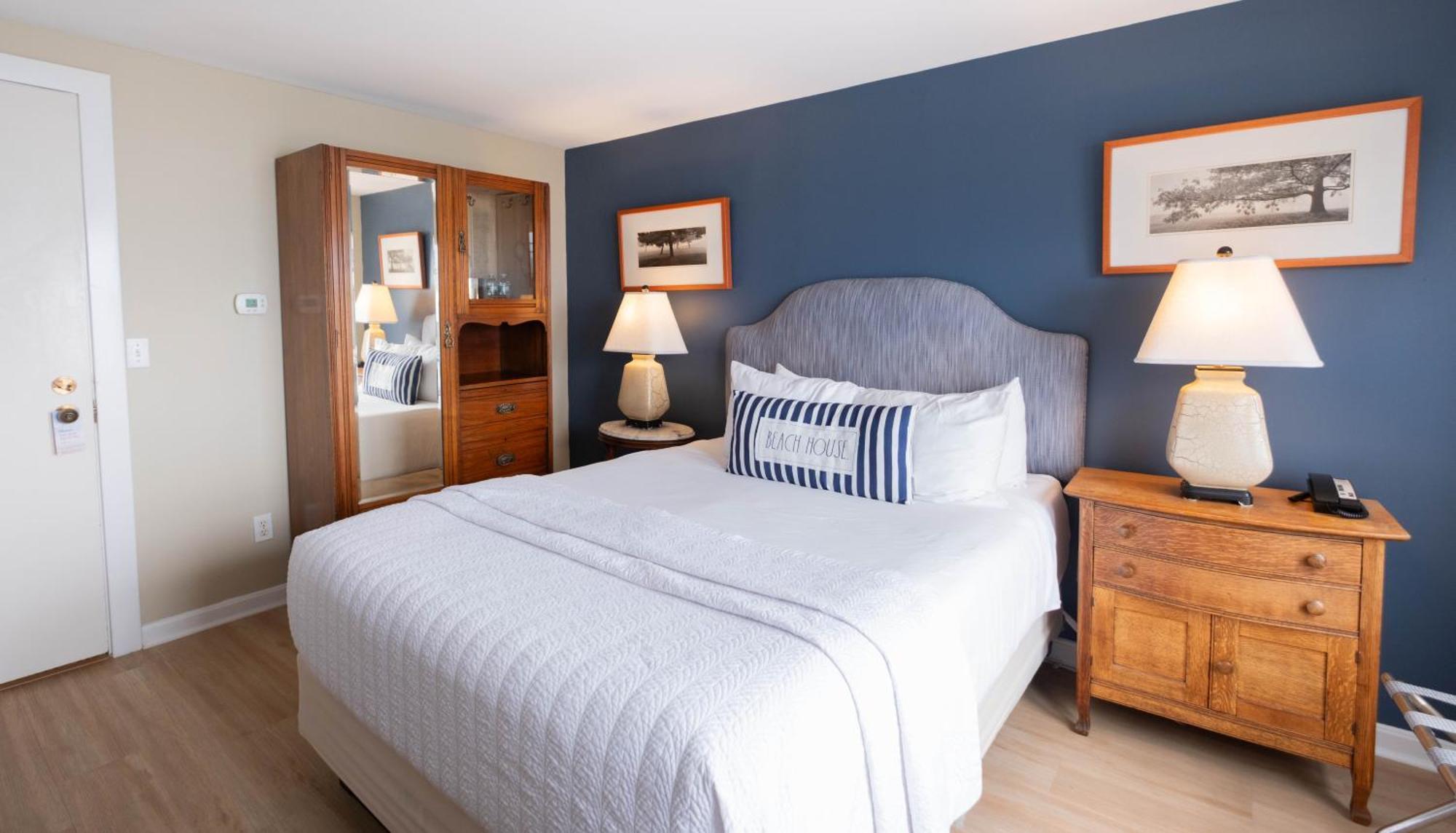 Deluxe One Queen | Junior Suite | Ocean View