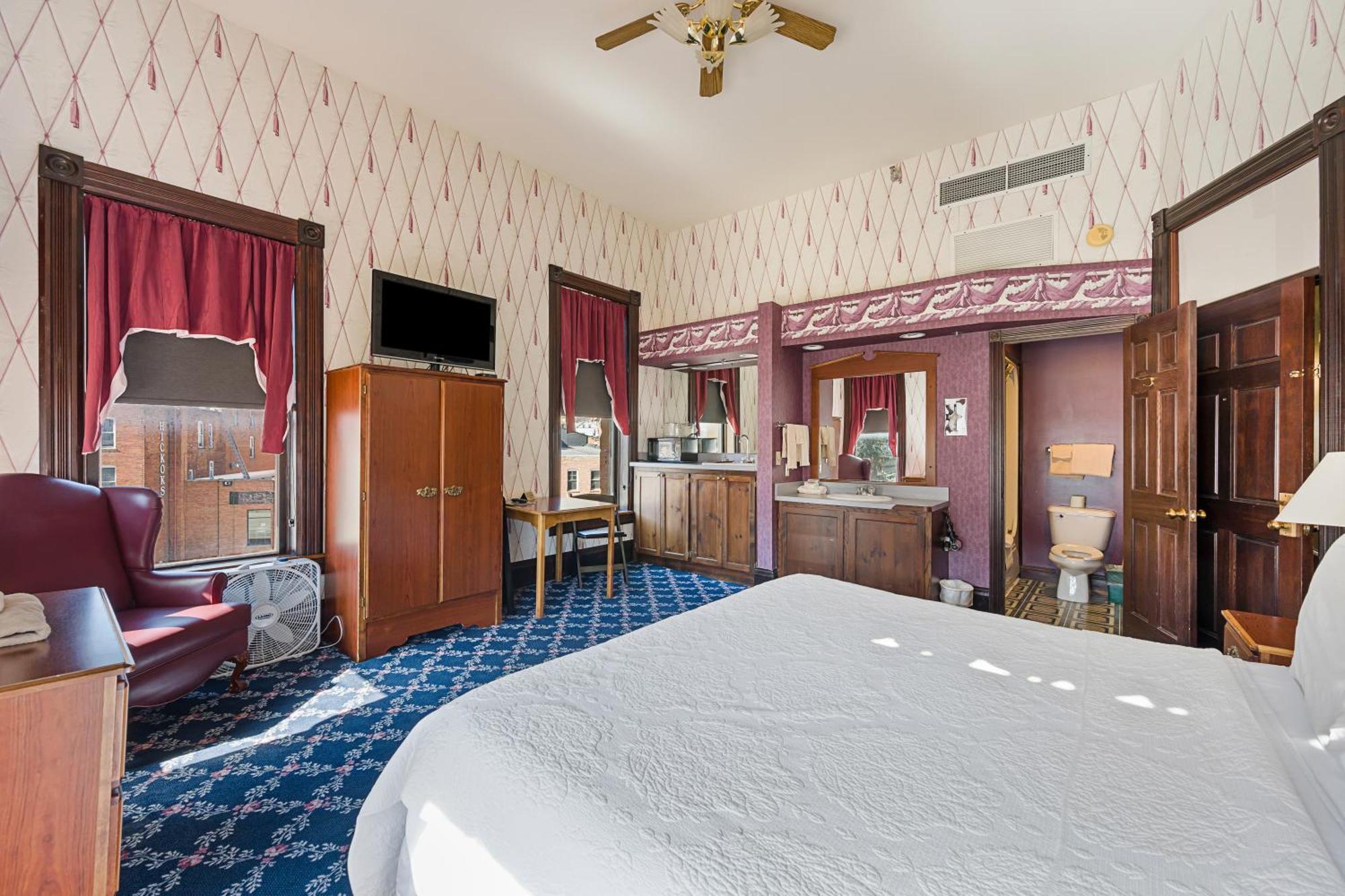 King Suite Non-Smoking